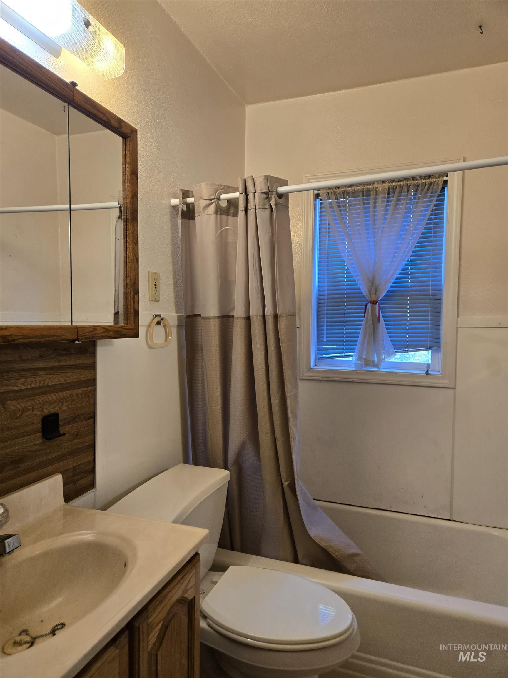 78 NW 5th Street, Ontario, Oregon 97914, 2 Bedrooms, 2.5 Bathrooms, Residential For Sale, Price $287,000,MLS 98990780