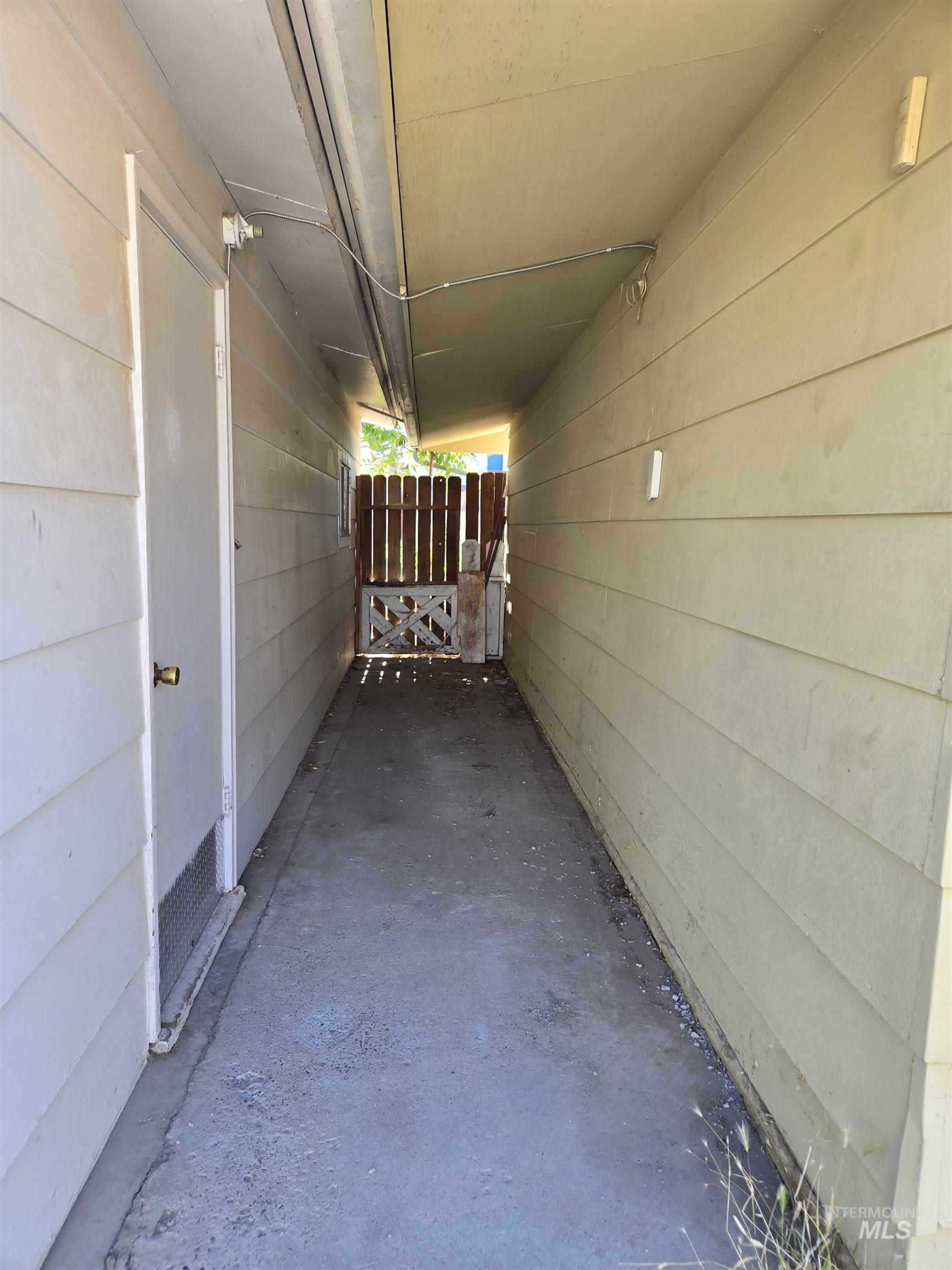 78 NW 5th Street, Ontario, Oregon 97914, 2 Bedrooms, 2.5 Bathrooms, Residential For Sale, Price $287,000,MLS 98990780