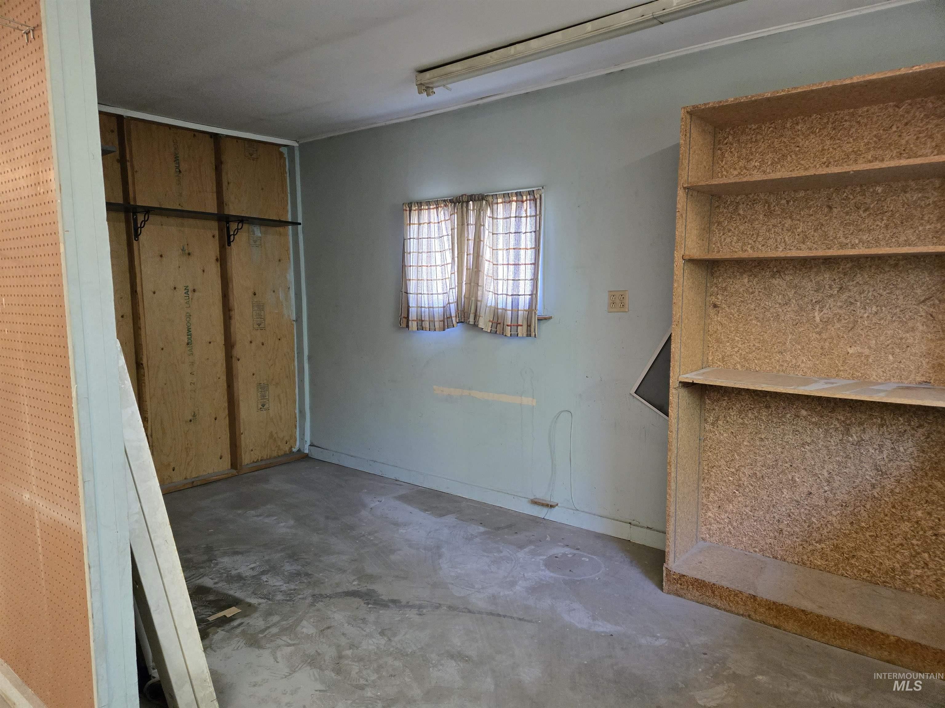 78 NW 5th Street, Ontario, Oregon 97914, 2 Bedrooms, 2.5 Bathrooms, Residential For Sale, Price $287,000,MLS 98990780