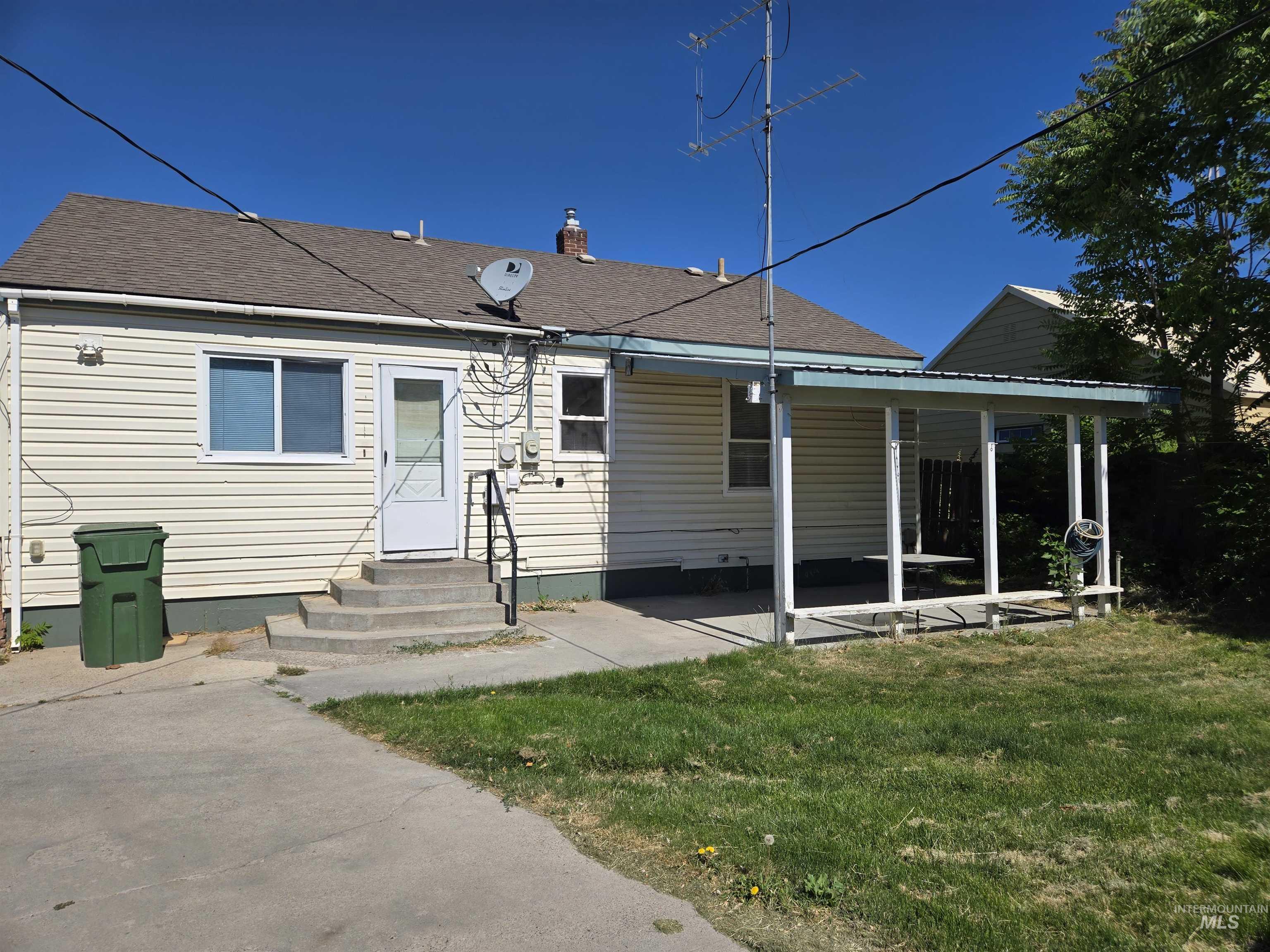 78 NW 5th Street, Ontario, Oregon 97914, 2 Bedrooms, 2.5 Bathrooms, Residential For Sale, Price $287,000,MLS 98990780