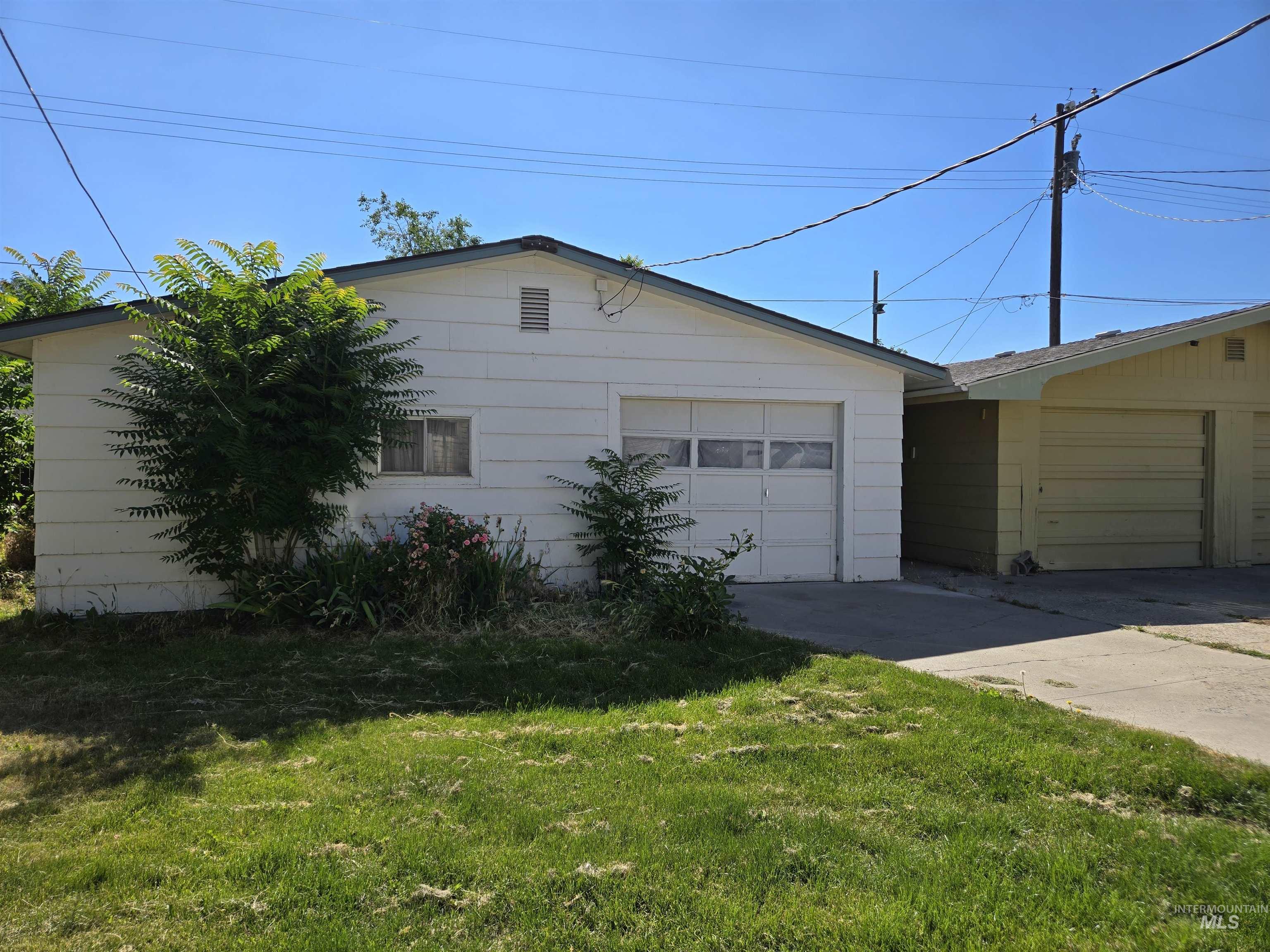 78 NW 5th Street, Ontario, Oregon 97914, 2 Bedrooms, 2.5 Bathrooms, Residential For Sale, Price $287,000,MLS 98990780
