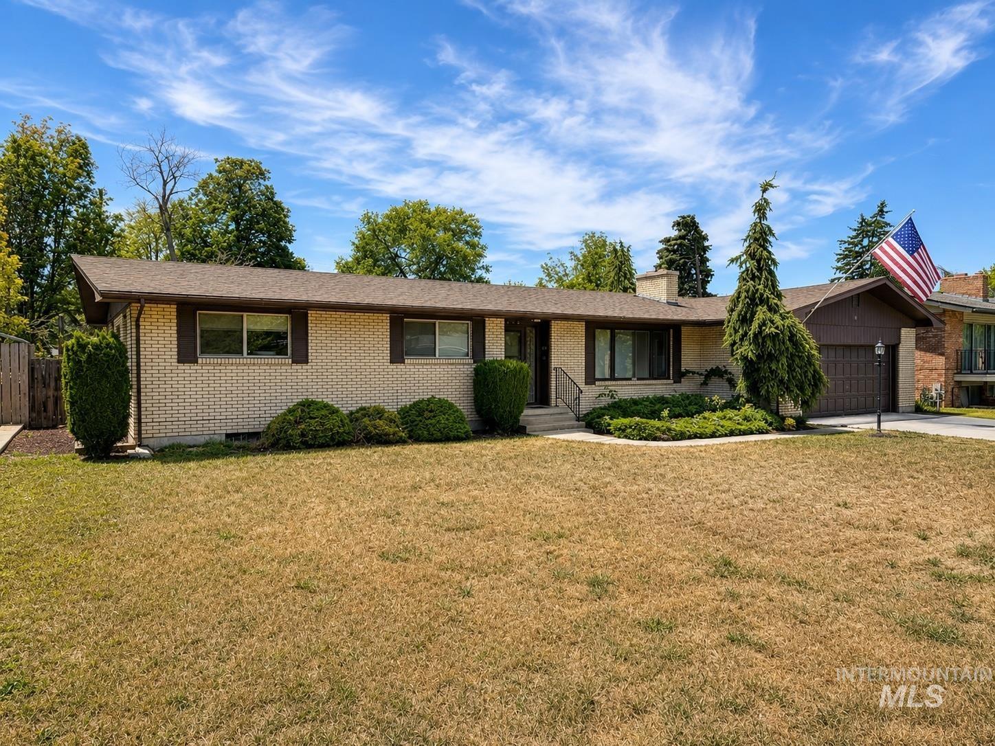 613 Sunrise Blvd N, Twin Falls, Idaho 83301-4352, 4 Bedrooms, 2 Bathrooms, Residential For Sale, Price $365,000, 98990783