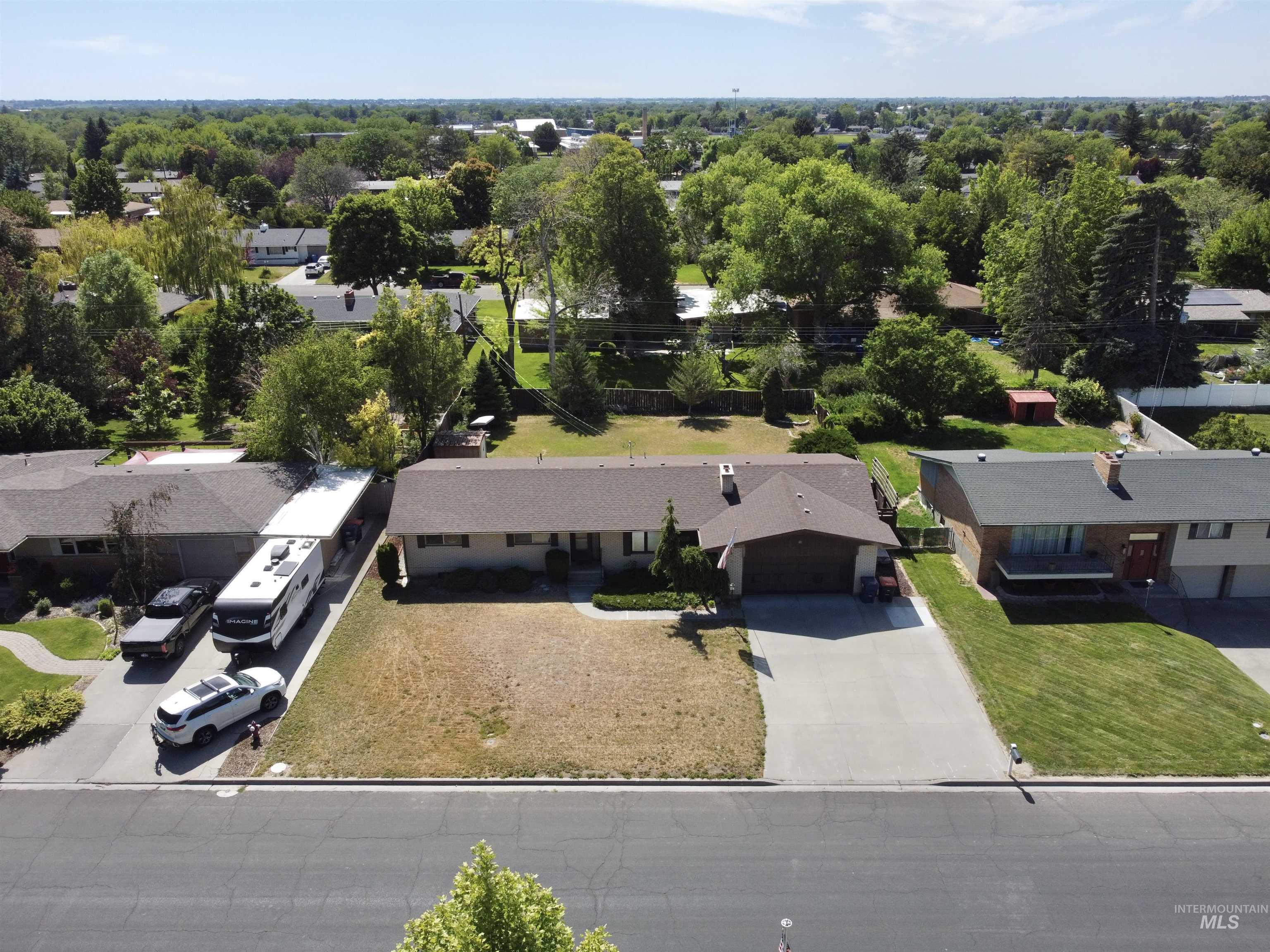 613 Sunrise Blvd N, Twin Falls, Idaho 83301-4352, 4 Bedrooms, 2 Bathrooms, Residential For Sale, Price $365,000, 98990783