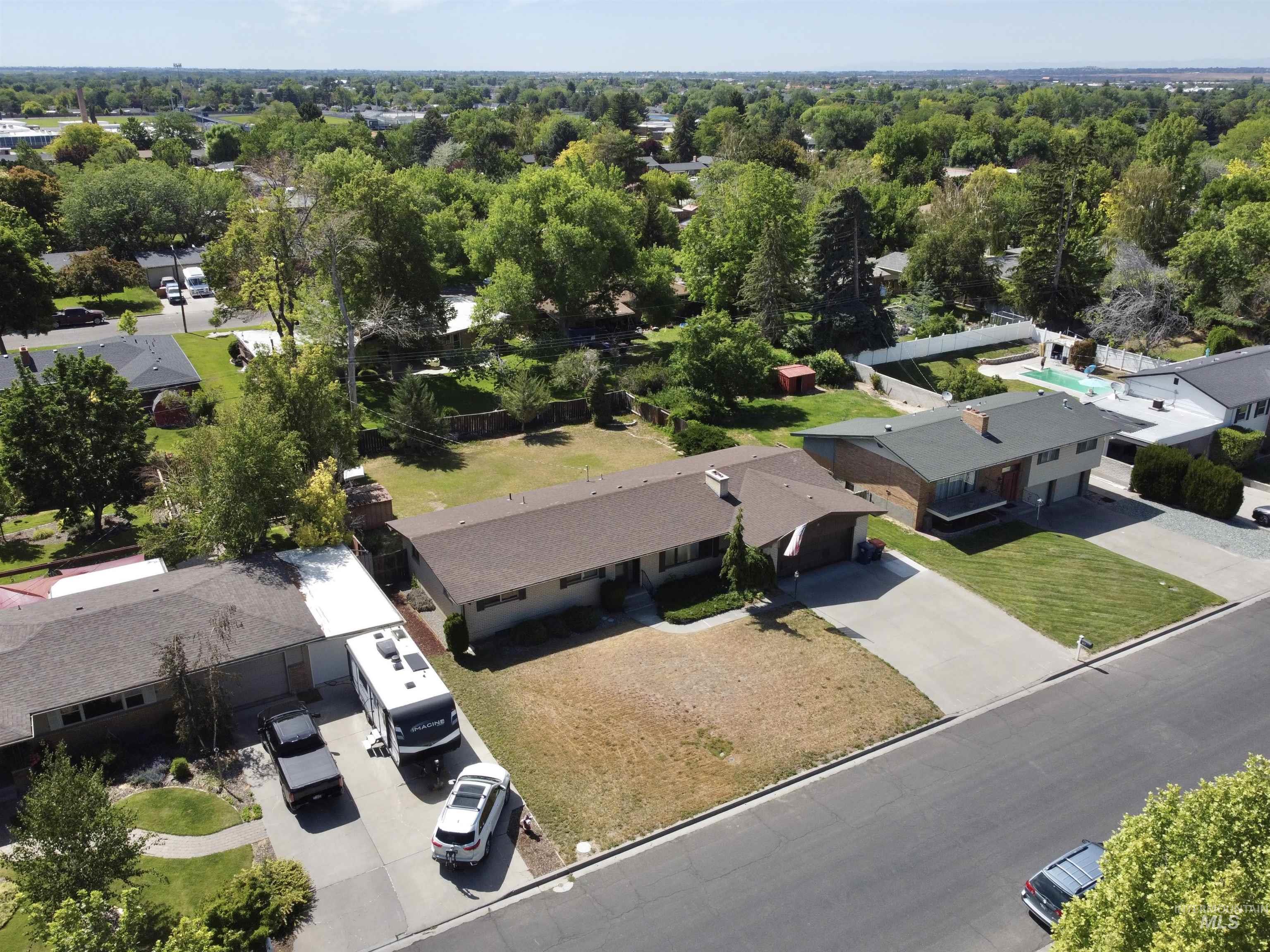 613 Sunrise Blvd N, Twin Falls, Idaho 83301-4352, 4 Bedrooms, 2 Bathrooms, Residential For Sale, Price $365,000, 98990783