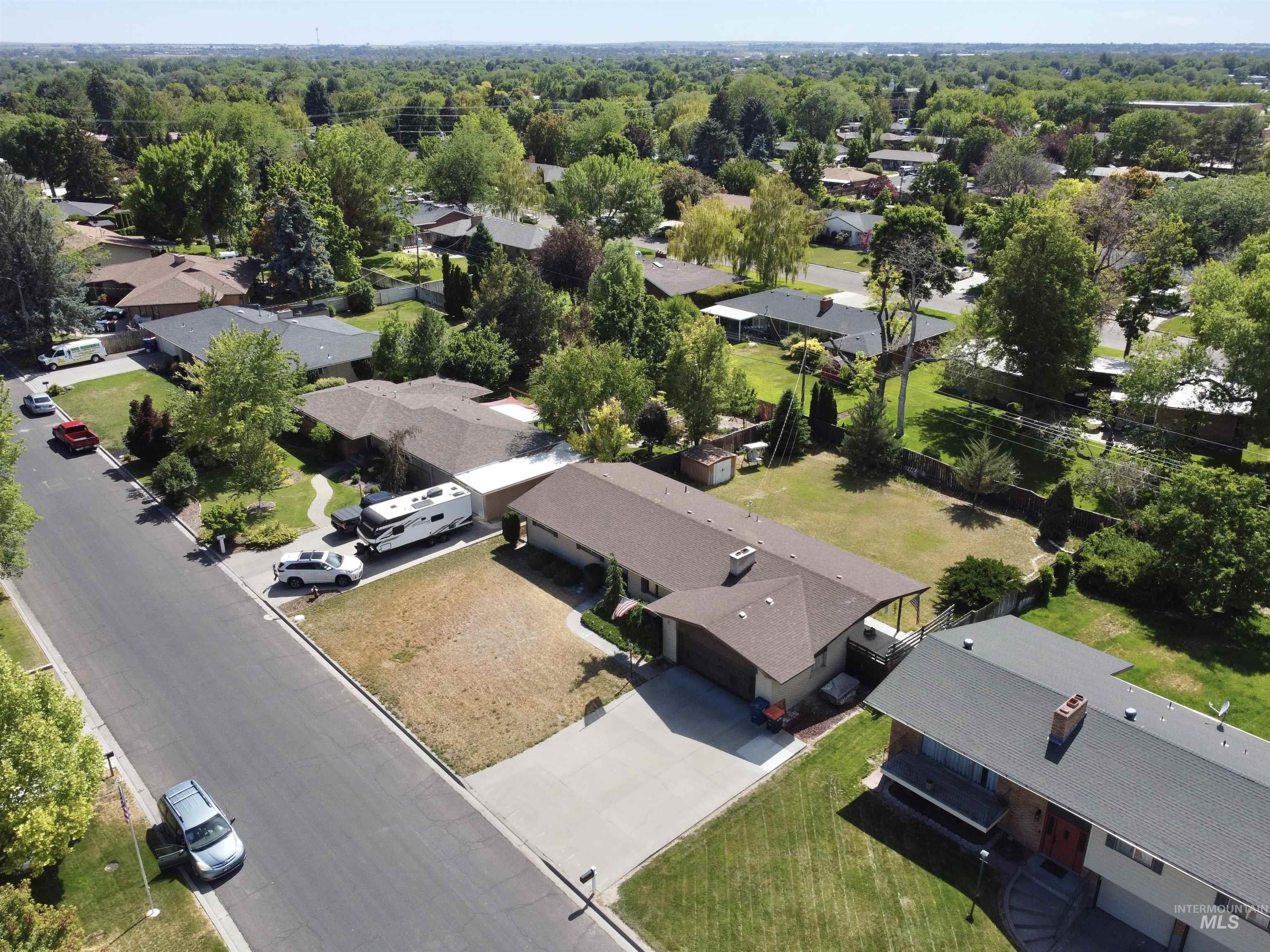 613 Sunrise Blvd N, Twin Falls, Idaho 83301-4352, 4 Bedrooms, 2 Bathrooms, Residential For Sale, Price $365,000, 98990783