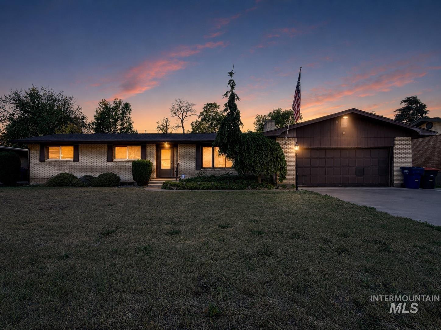 613 Sunrise Blvd N, Twin Falls, Idaho 83301-4352, 4 Bedrooms, 2 Bathrooms, Residential For Sale, Price $365,000, 98990783