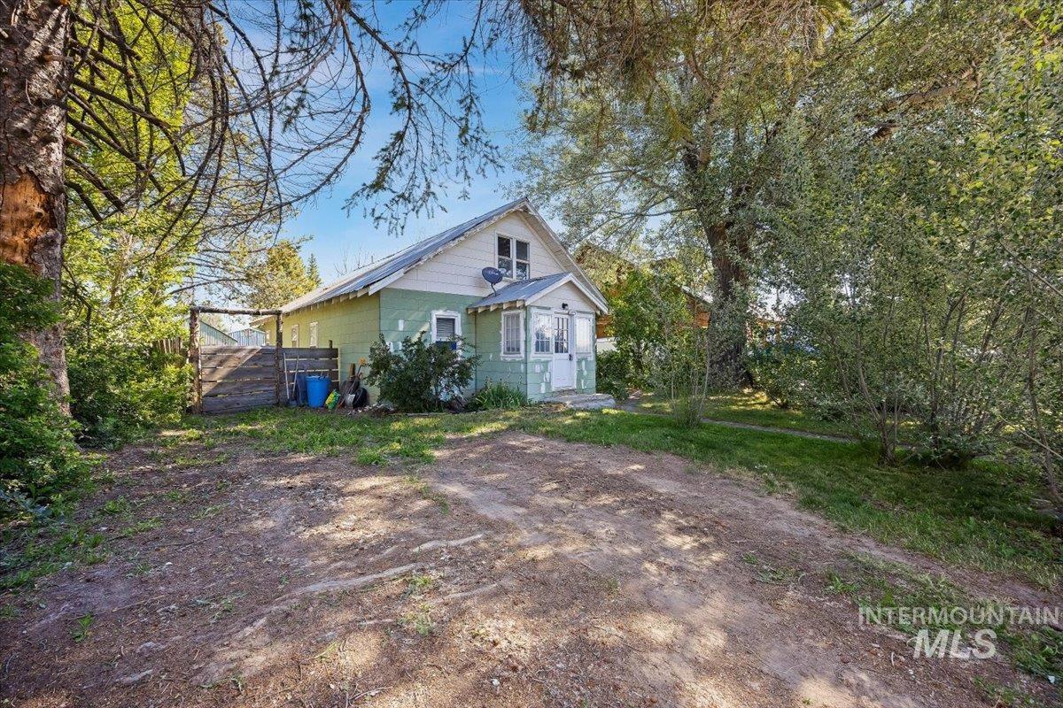 227 Garnet E, Fairfield, Idaho 83327, 3 Bedrooms, 1 Bathroom, Residential For Sale, Price $198,000,MLS 98990785