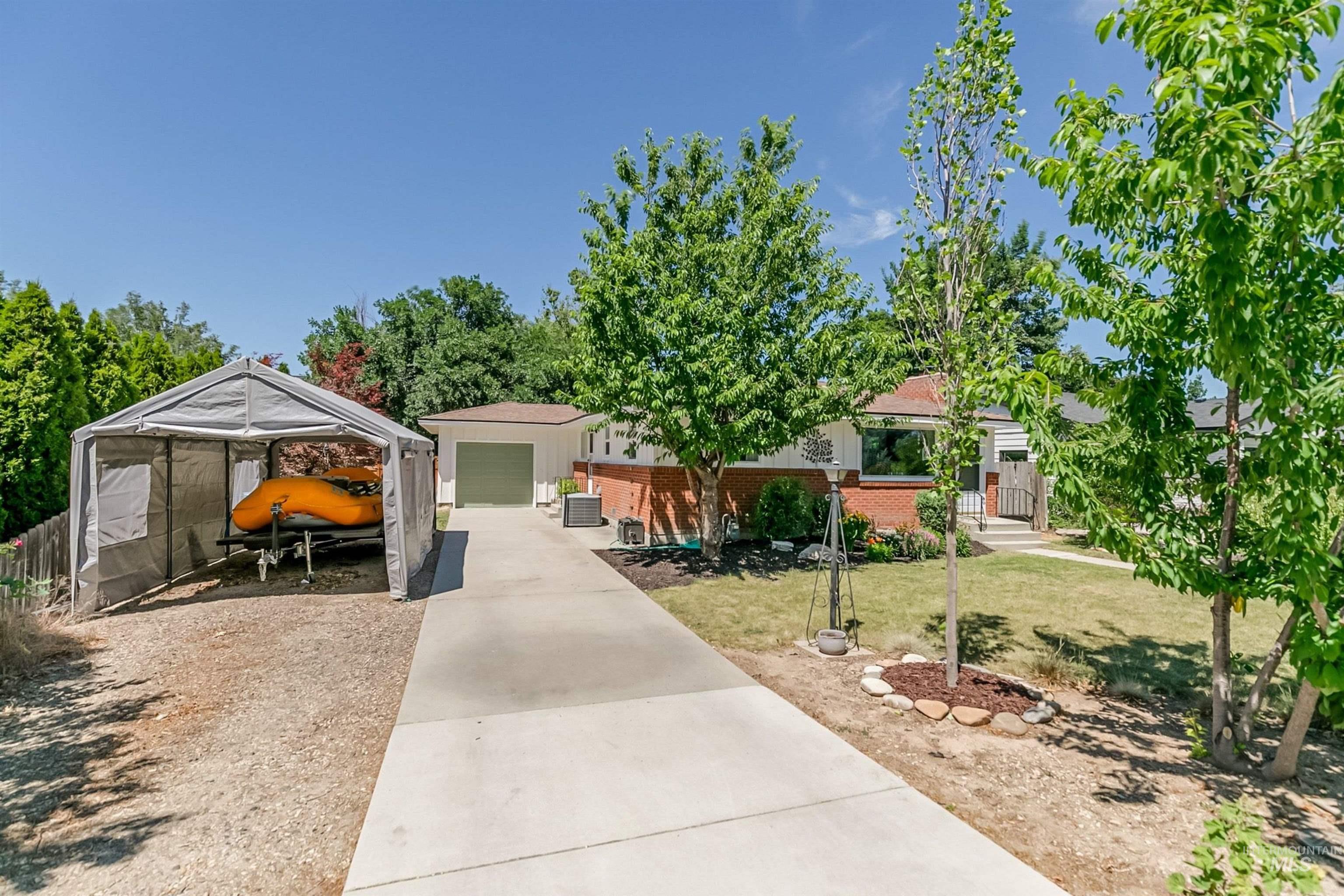 4916 W Camas Street, Boise, Idaho 83705, 3 Bedrooms, 1.5 Bathrooms, Residential For Sale, Price $465,000,MLS 98990786