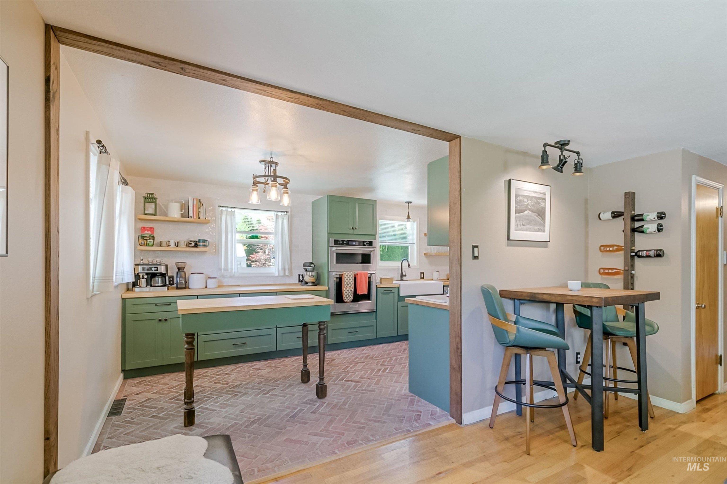 4916 W Camas Street, Boise, Idaho 83705, 3 Bedrooms, 1.5 Bathrooms, Residential For Sale, Price $465,000,MLS 98990786