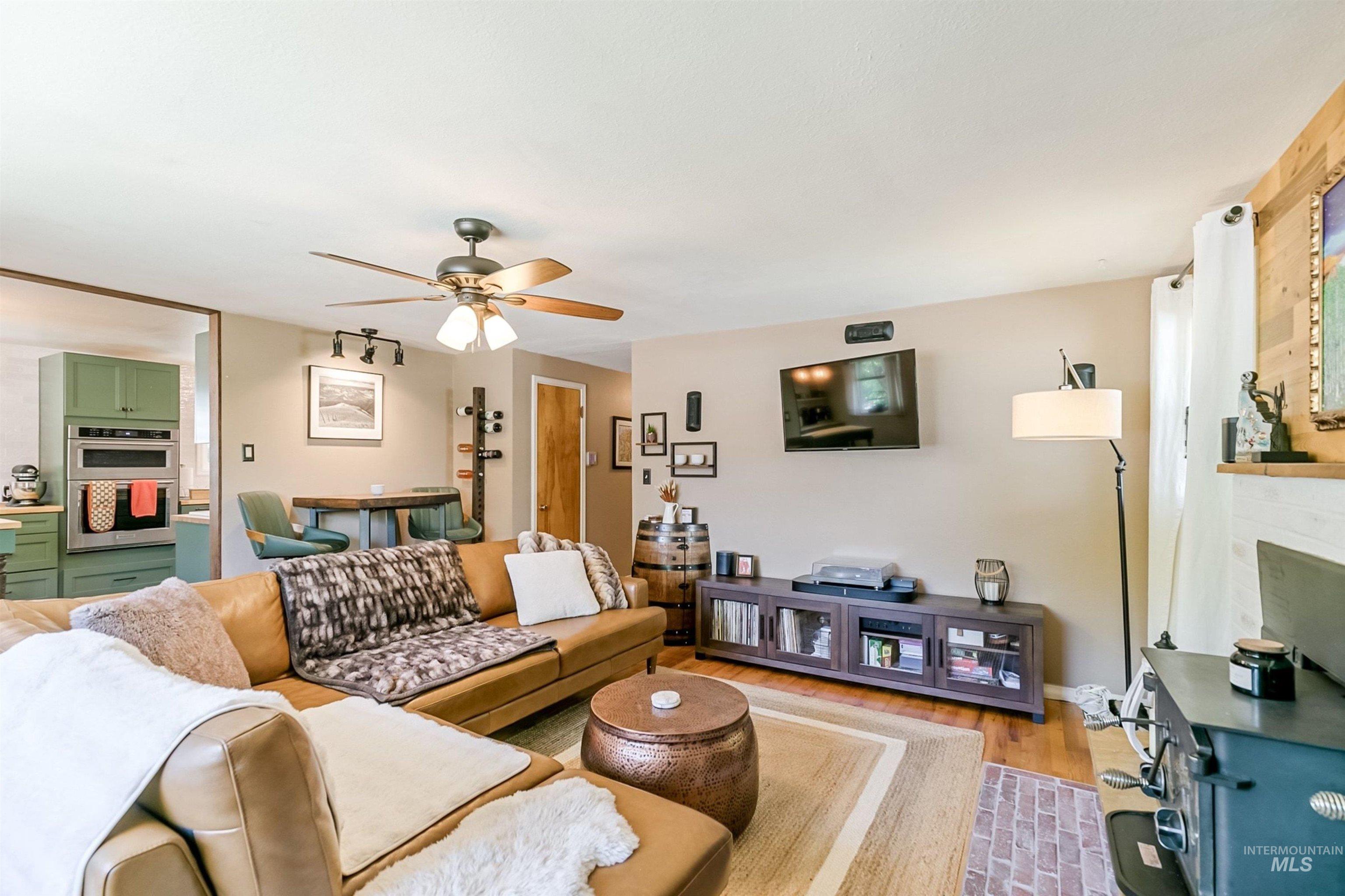 4916 W Camas Street, Boise, Idaho 83705, 3 Bedrooms, 1.5 Bathrooms, Residential For Sale, Price $465,000,MLS 98990786