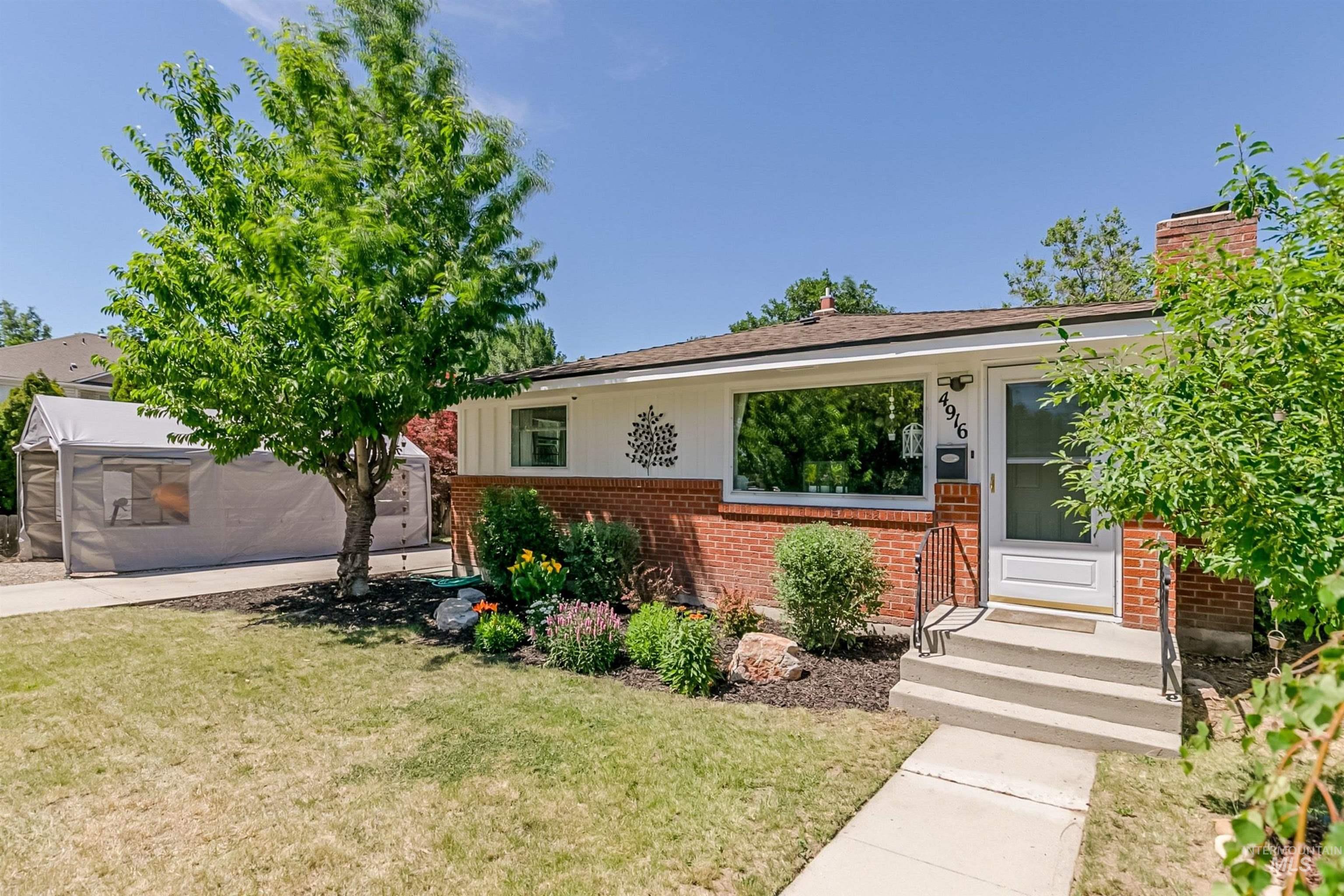 4916 W Camas Street, Boise, Idaho 83705, 3 Bedrooms, 1.5 Bathrooms, Residential For Sale, Price $465,000,MLS 98990786