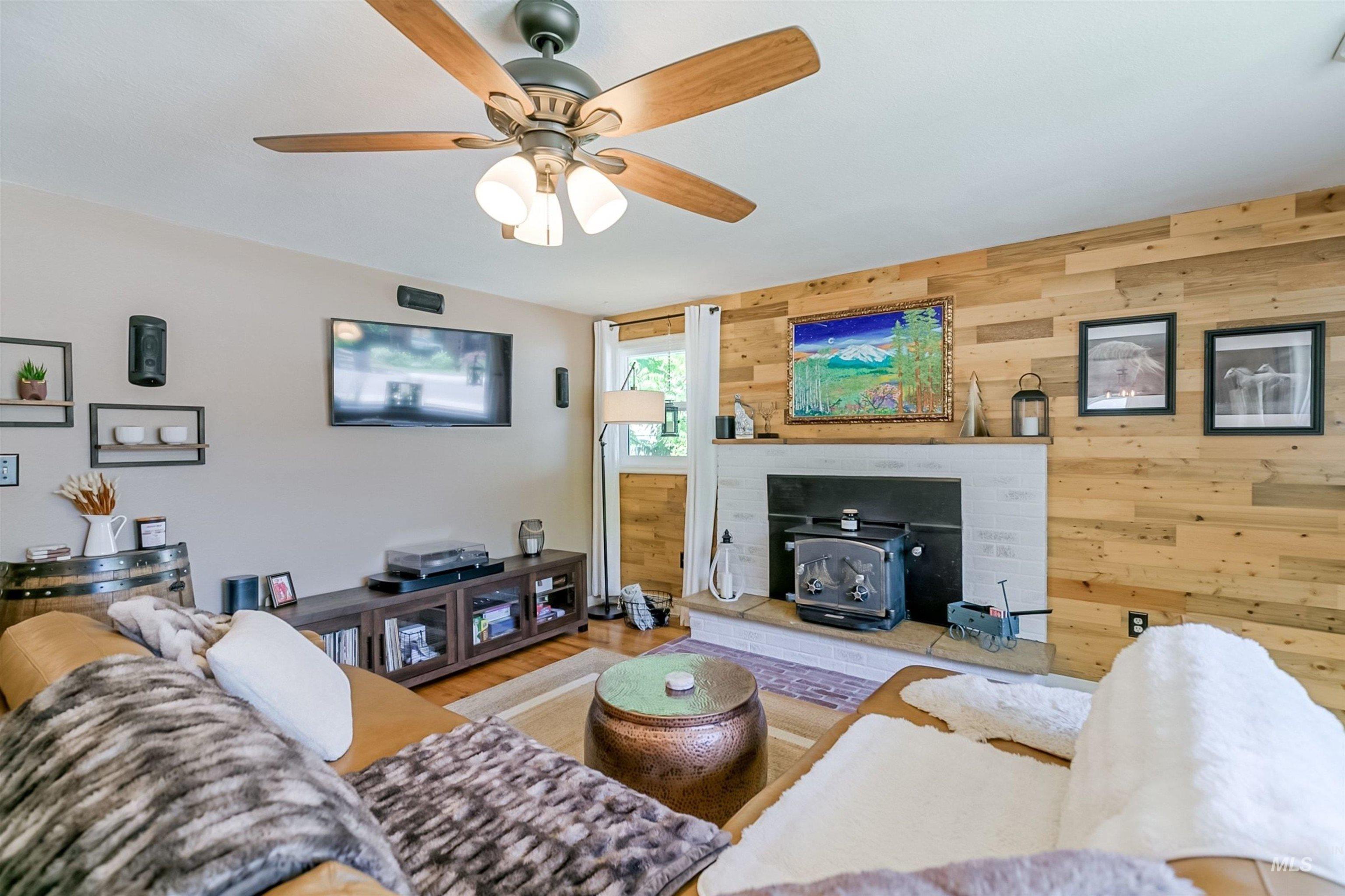 4916 W Camas Street, Boise, Idaho 83705, 3 Bedrooms, 1.5 Bathrooms, Residential For Sale, Price $465,000,MLS 98990786