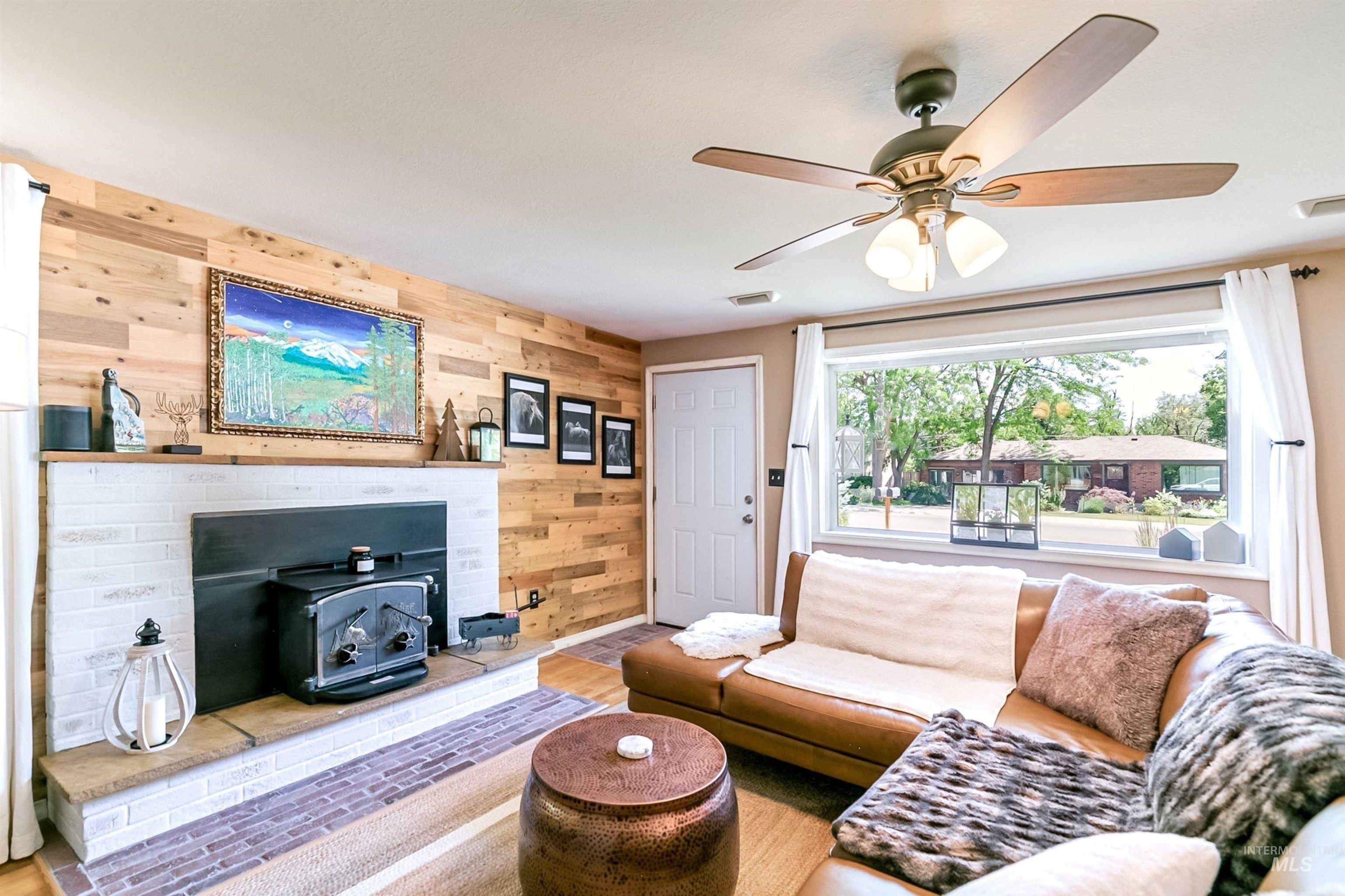 4916 W Camas Street, Boise, Idaho 83705, 3 Bedrooms, 1.5 Bathrooms, Residential For Sale, Price $465,000,MLS 98990786