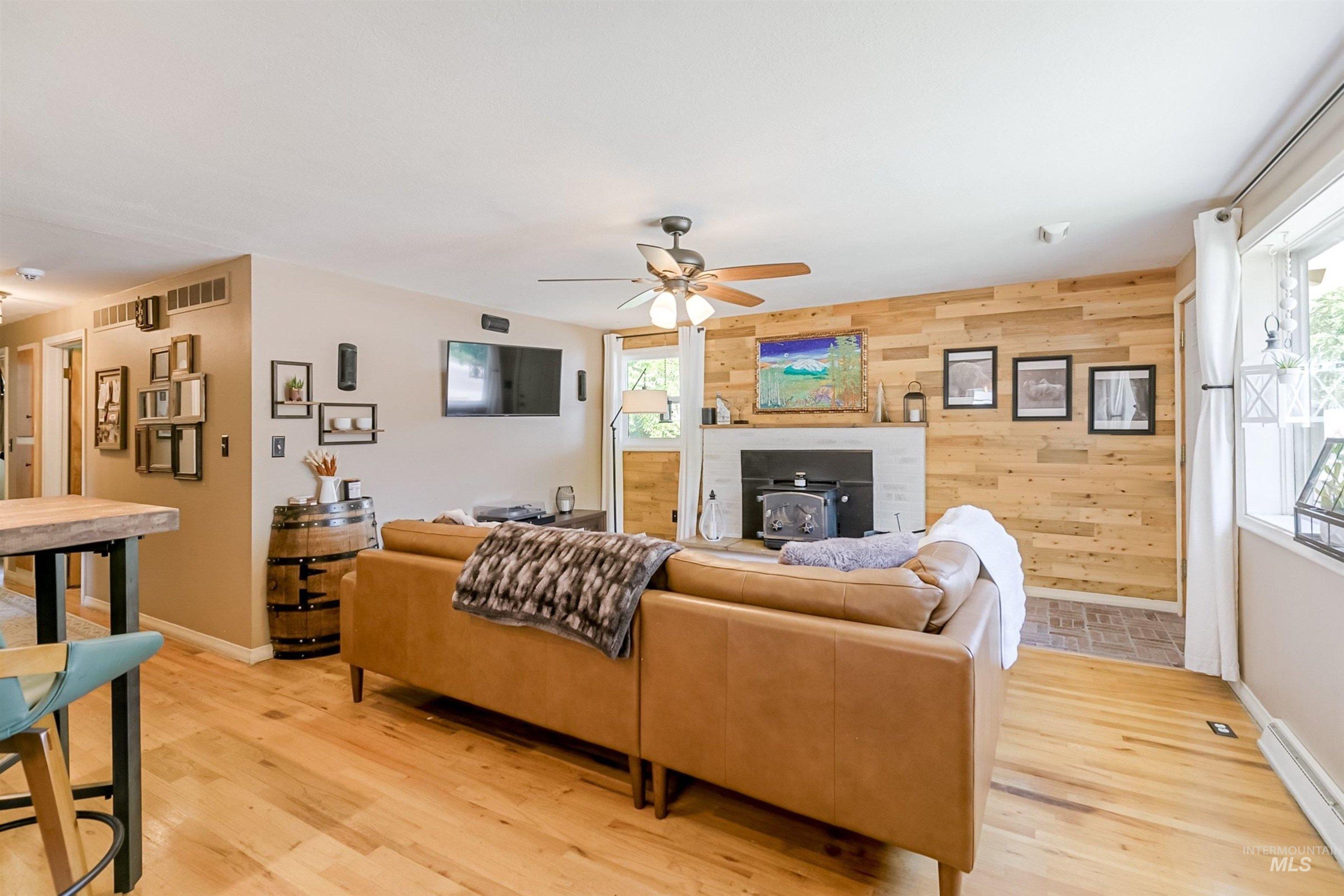 4916 W Camas Street, Boise, Idaho 83705, 3 Bedrooms, 1.5 Bathrooms, Residential For Sale, Price $465,000,MLS 98990786