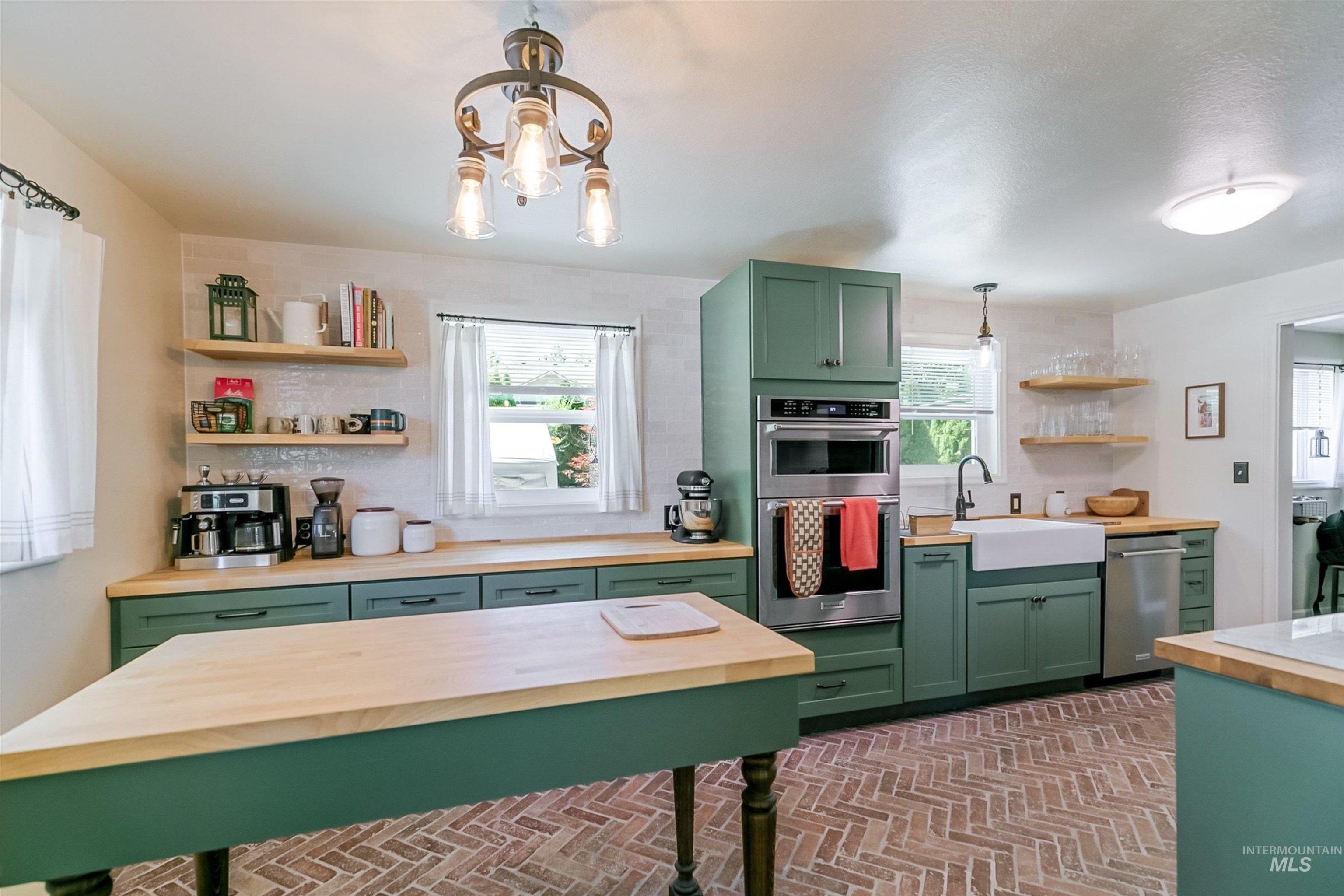 4916 W Camas Street, Boise, Idaho 83705, 3 Bedrooms, 1.5 Bathrooms, Residential For Sale, Price $465,000,MLS 98990786