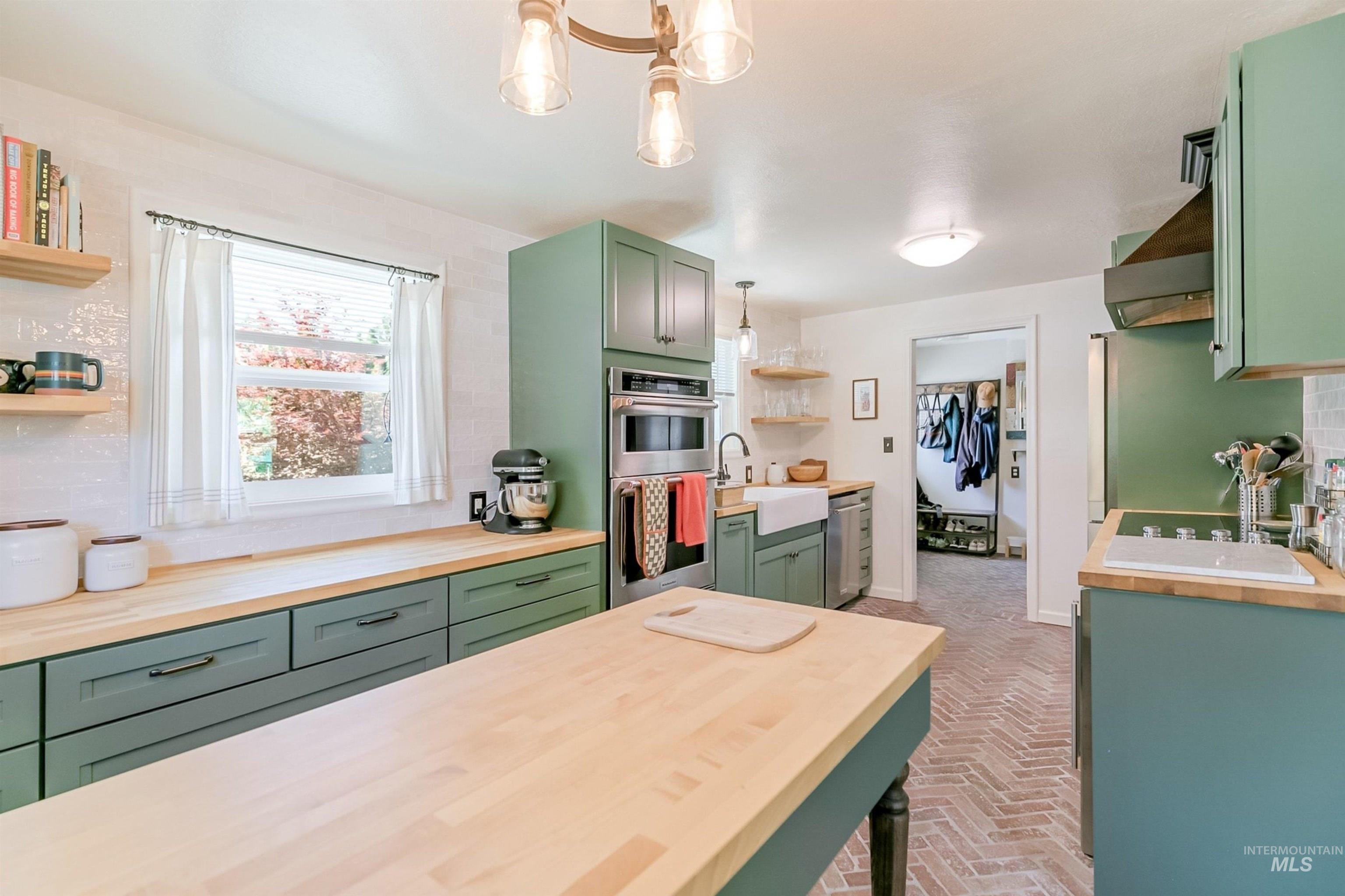 4916 W Camas Street, Boise, Idaho 83705, 3 Bedrooms, 1.5 Bathrooms, Residential For Sale, Price $465,000,MLS 98990786