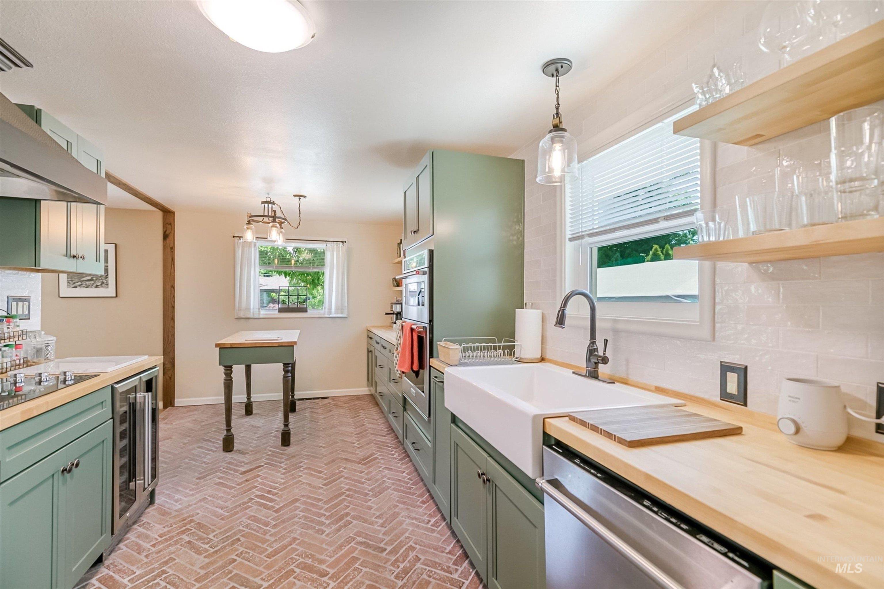 4916 W Camas Street, Boise, Idaho 83705, 3 Bedrooms, 1.5 Bathrooms, Residential For Sale, Price $465,000,MLS 98990786