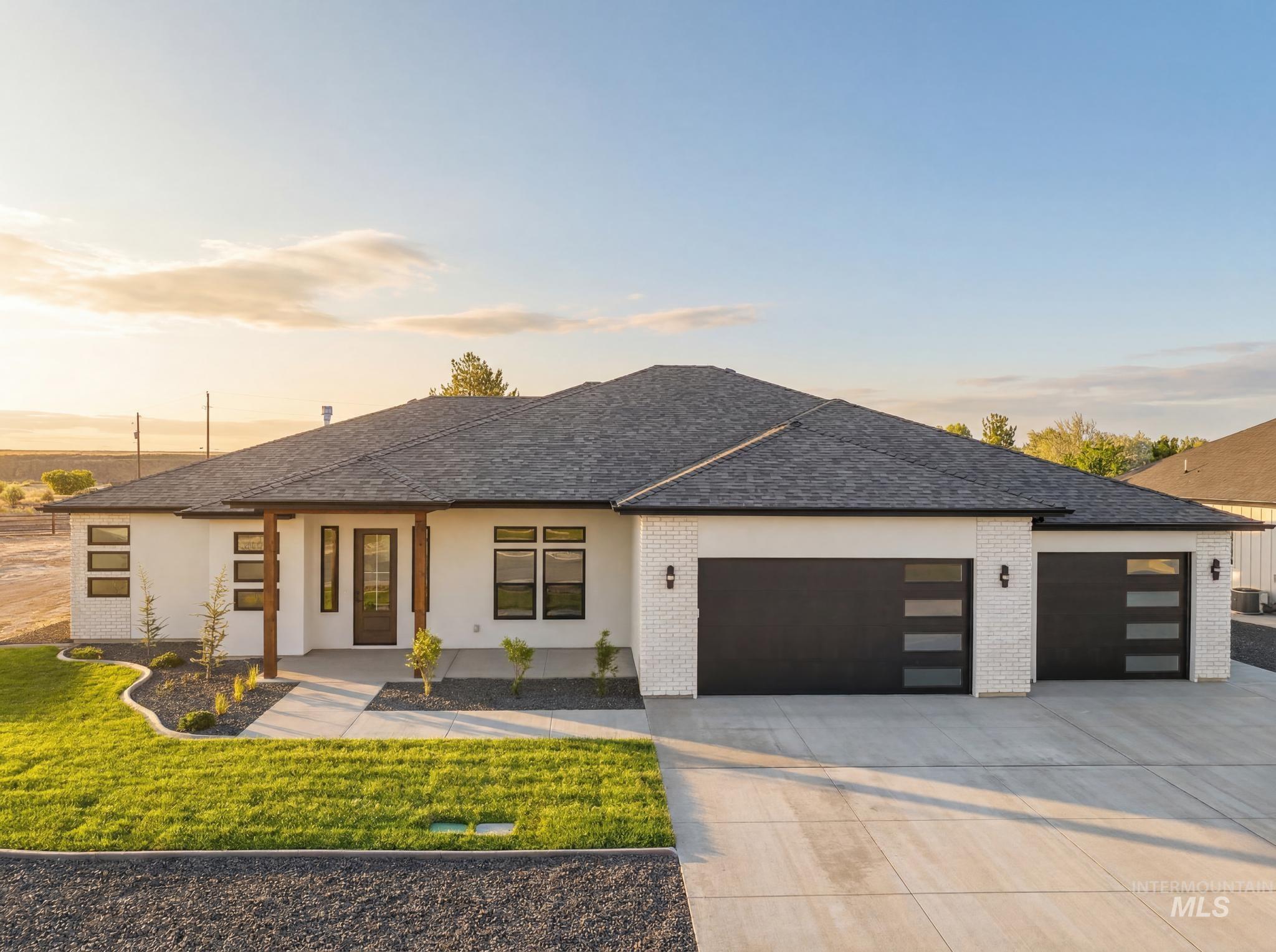1561 Clear Creek Loop, Twin Falls, Idaho 83301-8322, 4 Bedrooms, 3 Bathrooms, Residential For Sale, Price $765,000,MLS 98990787