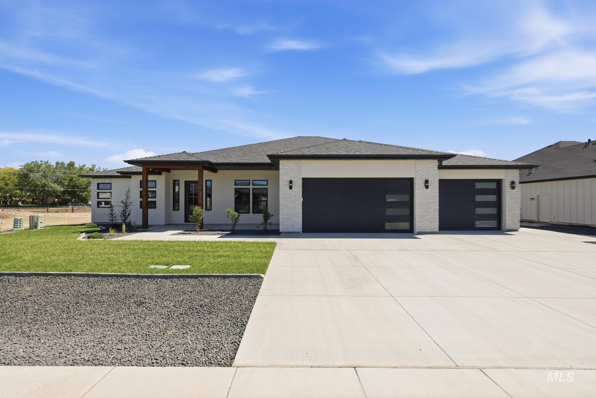 1561 Clear Creek Loop, Twin Falls, Idaho 83301-8322, 4 Bedrooms, 3 Bathrooms, Residential For Sale, Price $765,000,MLS 98990787