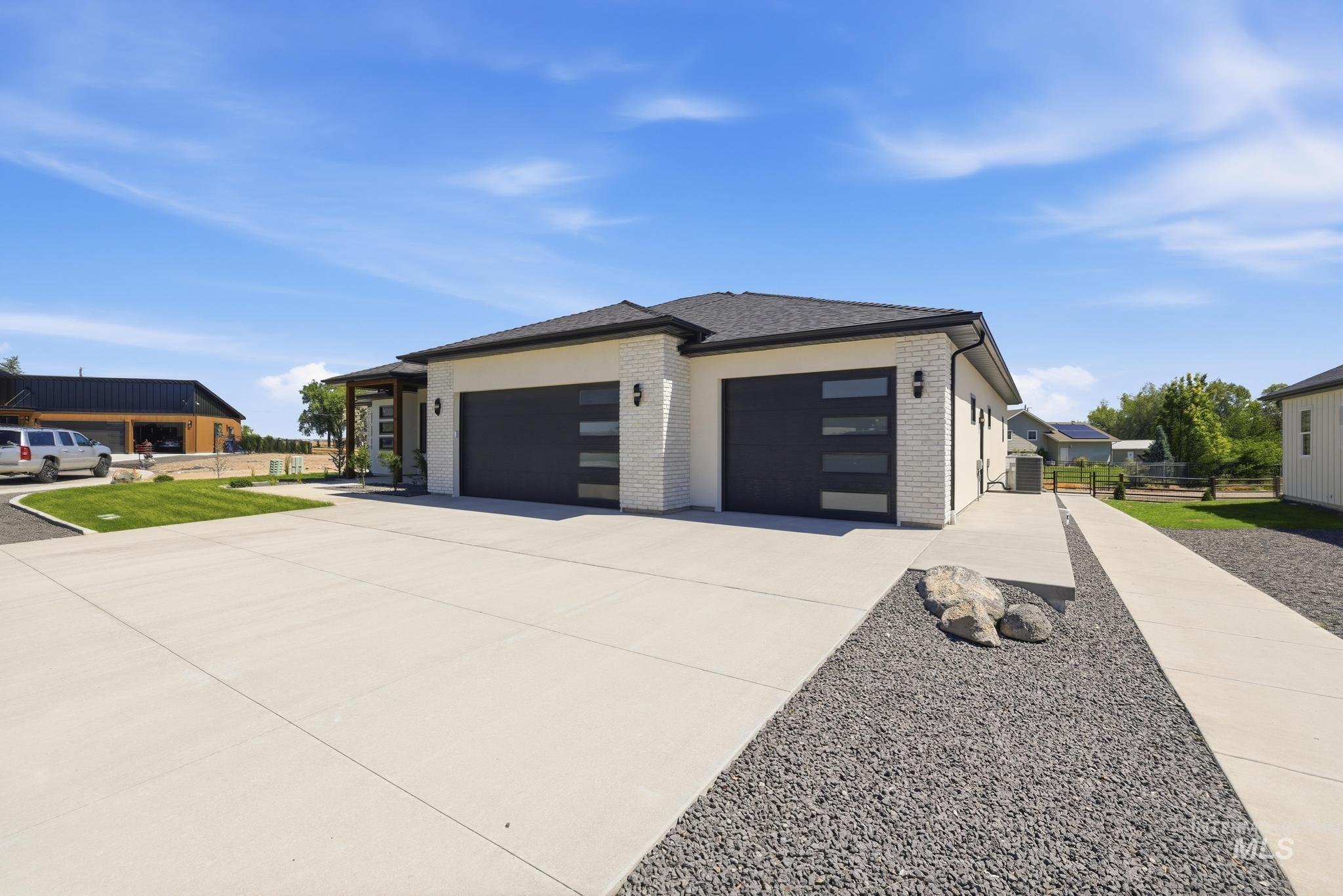 1561 Clear Creek Loop, Twin Falls, Idaho 83301-8322, 4 Bedrooms, 3 Bathrooms, Residential For Sale, Price $765,000,MLS 98990787