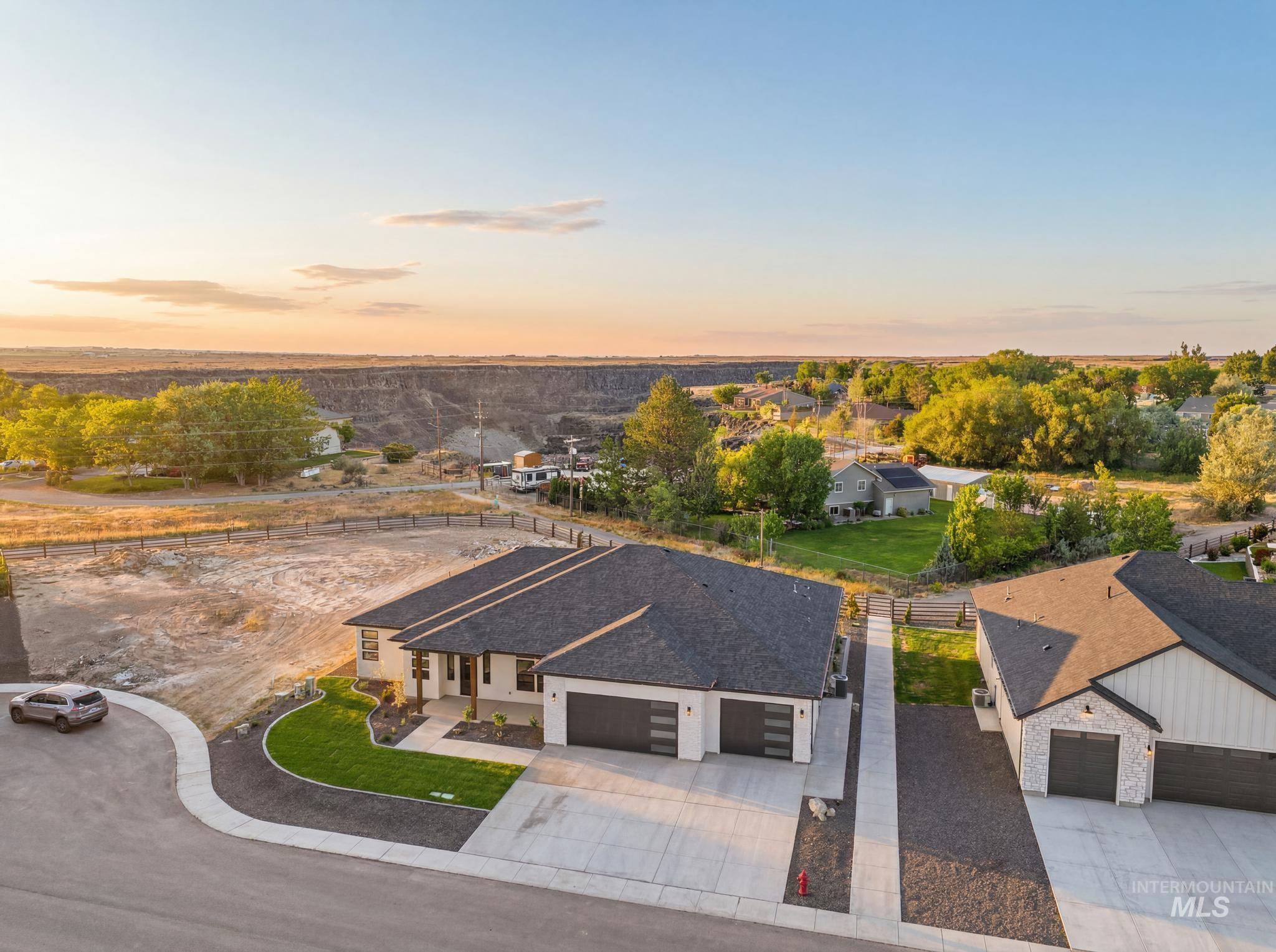 1561 Clear Creek Loop, Twin Falls, Idaho 83301-8322, 4 Bedrooms, 3 Bathrooms, Residential For Sale, Price $765,000,MLS 98990787