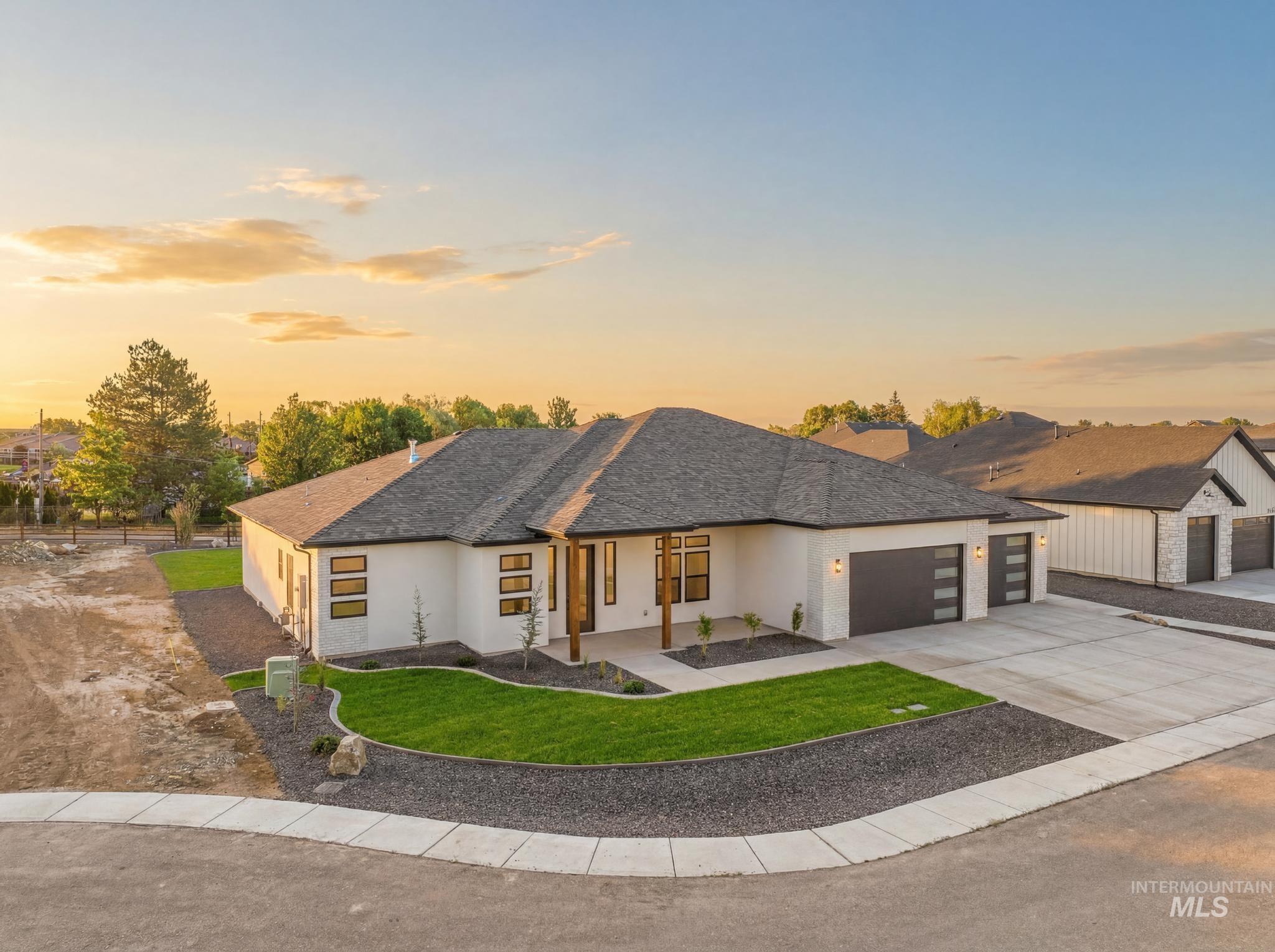 1561 Clear Creek Loop, Twin Falls, Idaho 83301-8322, 4 Bedrooms, 3 Bathrooms, Residential For Sale, Price $765,000,MLS 98990787