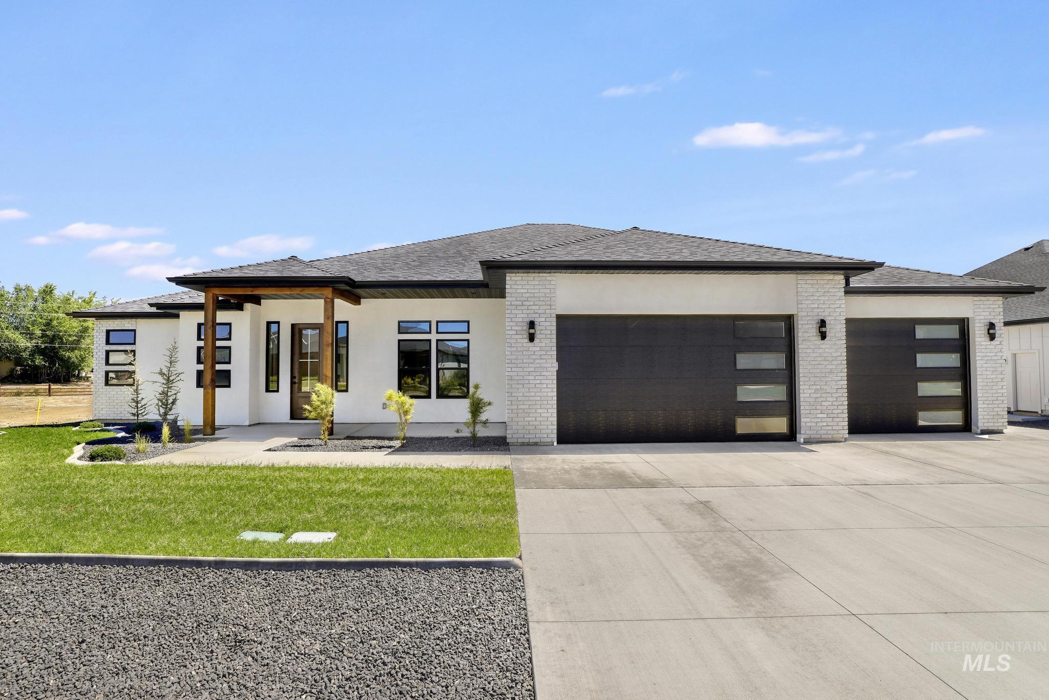 1561 Clear Creek Loop, Twin Falls, Idaho 83301-8322, 4 Bedrooms, 3 Bathrooms, Residential For Sale, Price $765,000,MLS 98990787