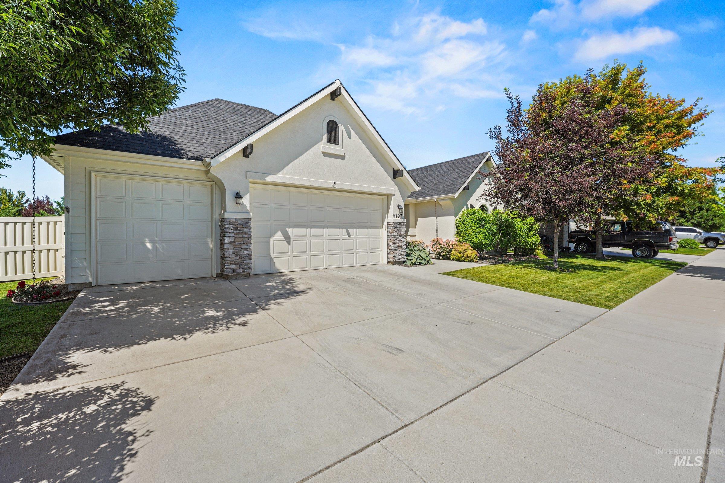 9497 S Macadan Way, Kuna, Idaho 83634-4809, 3 Bedrooms, 2.5 Bathrooms, Residential For Sale, Price $575,000,MLS 98990789