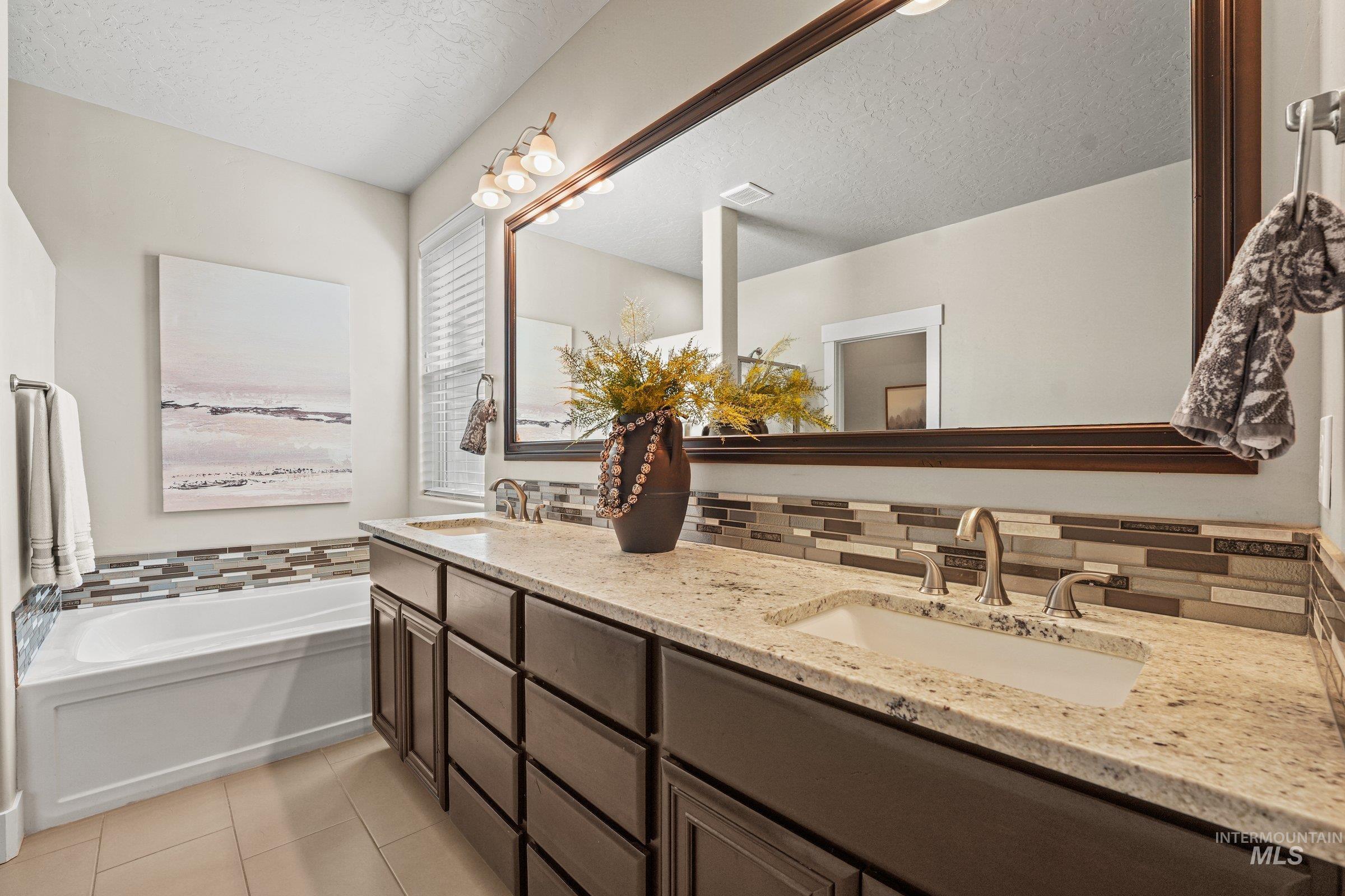 9497 S Macadan Way, Kuna, Idaho 83634-4809, 3 Bedrooms, 2.5 Bathrooms, Residential For Sale, Price $575,000,MLS 98990789