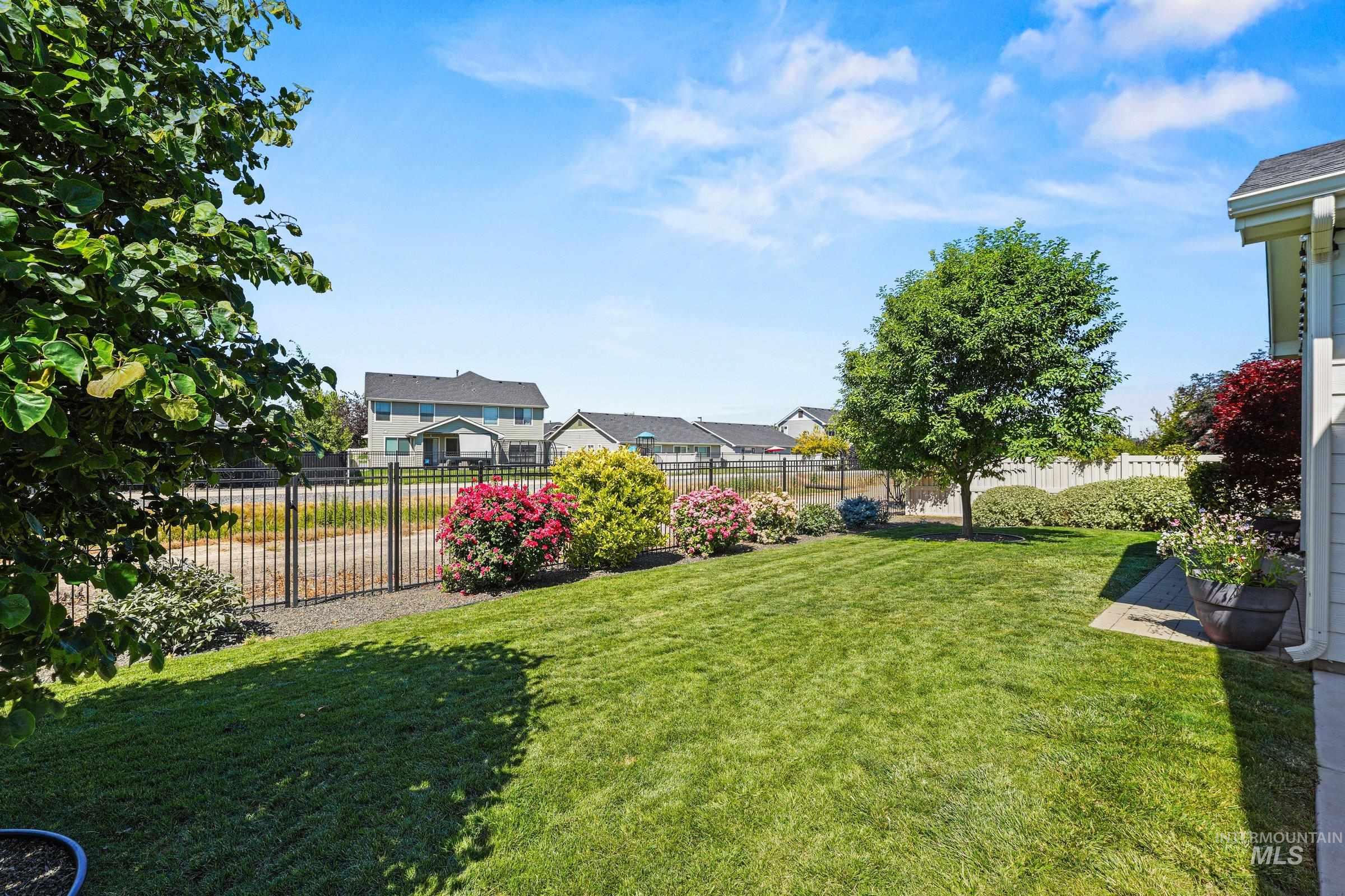 9497 S Macadan Way, Kuna, Idaho 83634-4809, 3 Bedrooms, 2.5 Bathrooms, Residential For Sale, Price $575,000,MLS 98990789