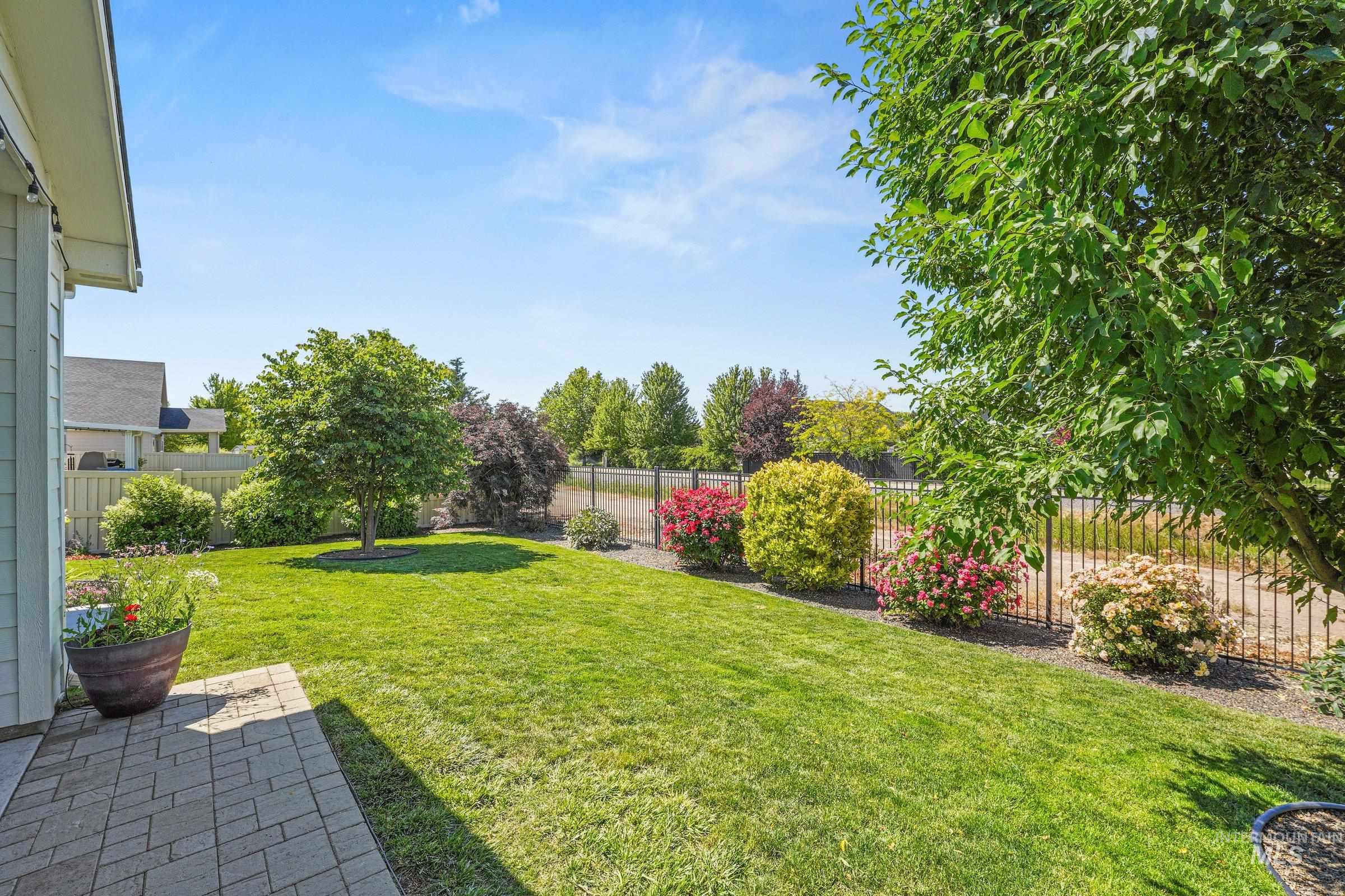 9497 S Macadan Way, Kuna, Idaho 83634-4809, 3 Bedrooms, 2.5 Bathrooms, Residential For Sale, Price $575,000,MLS 98990789