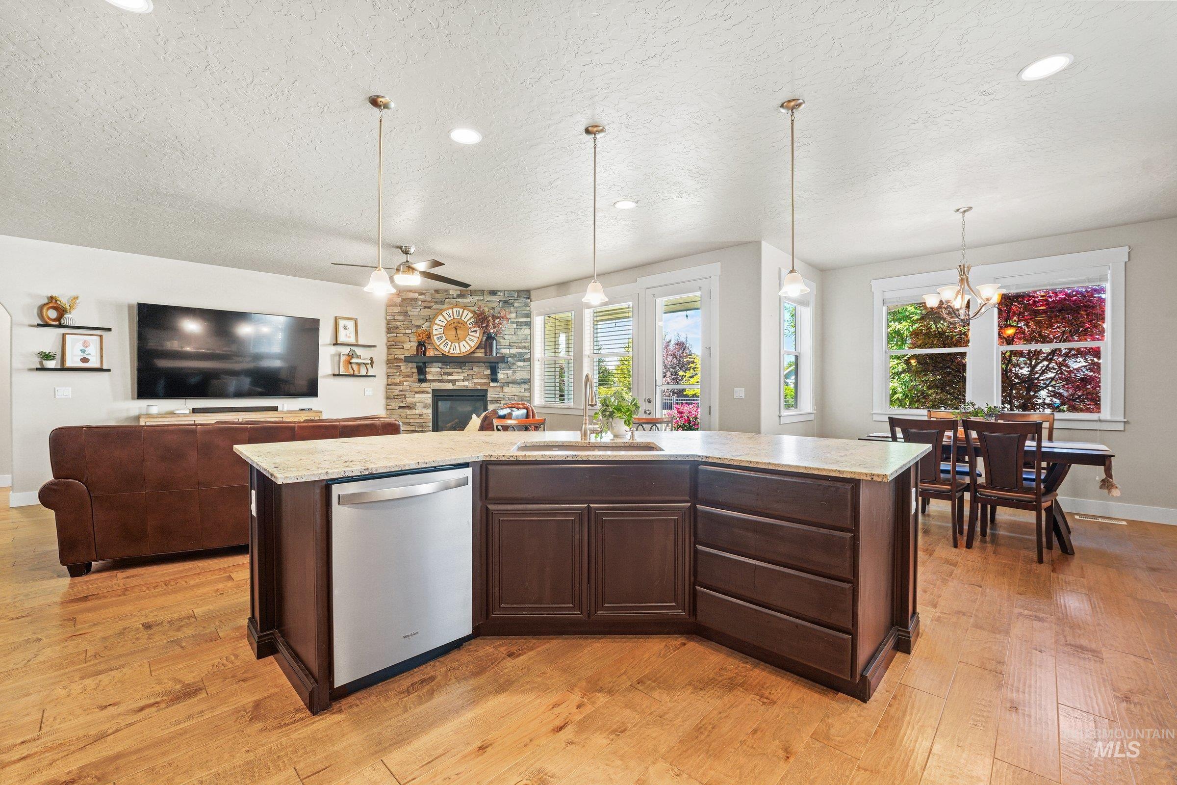 9497 S Macadan Way, Kuna, Idaho 83634-4809, 3 Bedrooms, 2.5 Bathrooms, Residential For Sale, Price $575,000,MLS 98990789