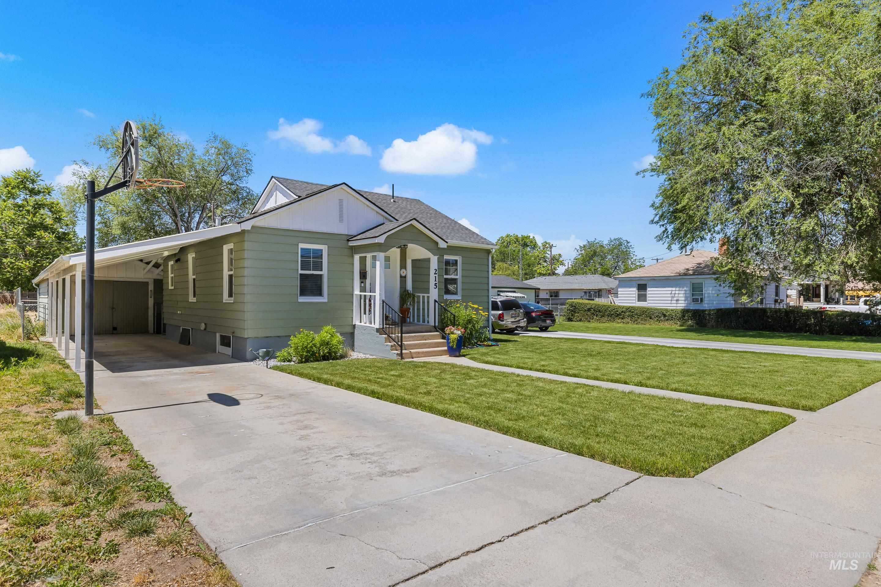 215 S Banner St., Nampa, Idaho 83686, 2 Bedrooms, 1 Bathroom, Residential For Sale, Price $339,900,MLS 98990791