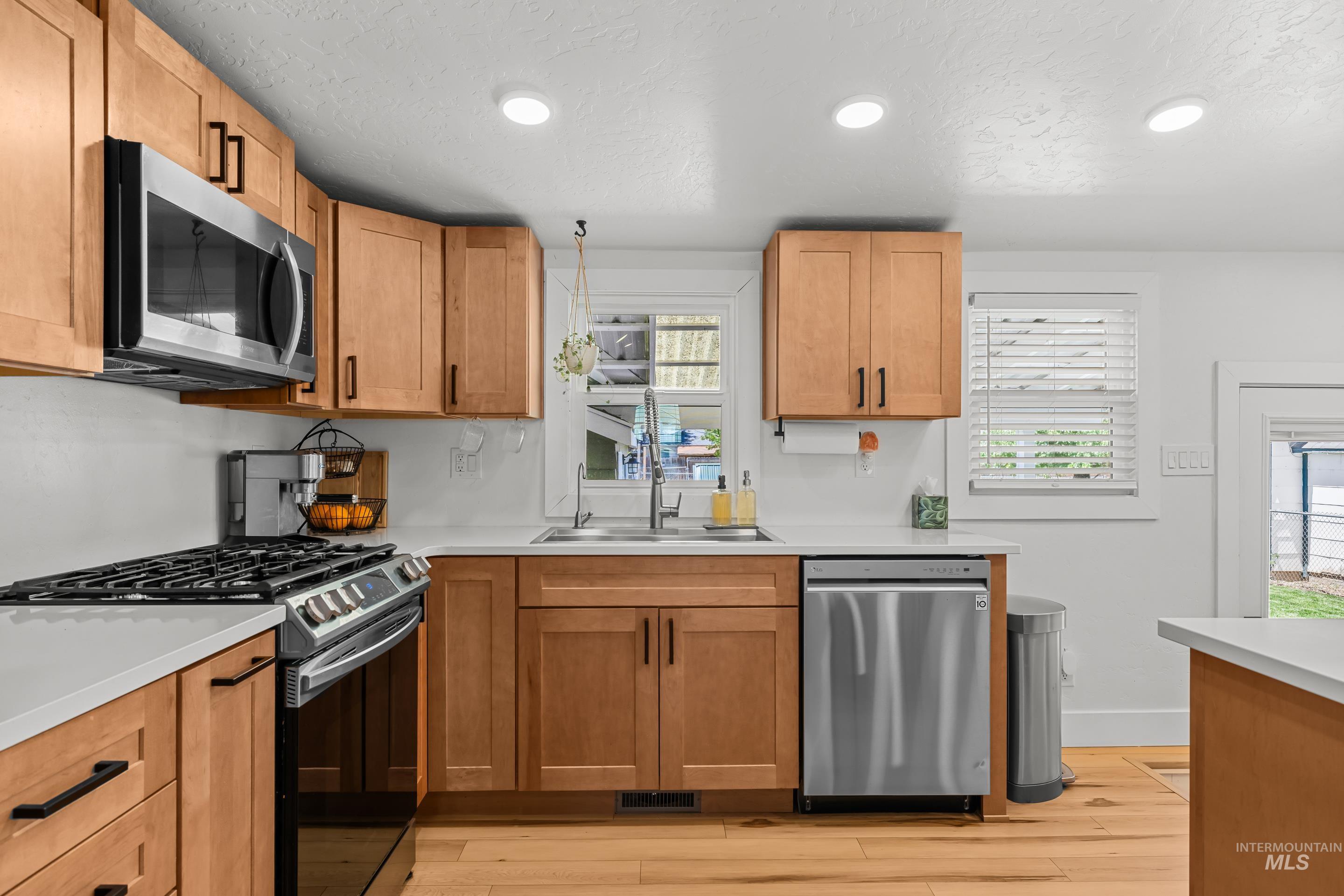 215 S Banner St., Nampa, Idaho 83686, 2 Bedrooms, 1 Bathroom, Residential For Sale, Price $339,900,MLS 98990791