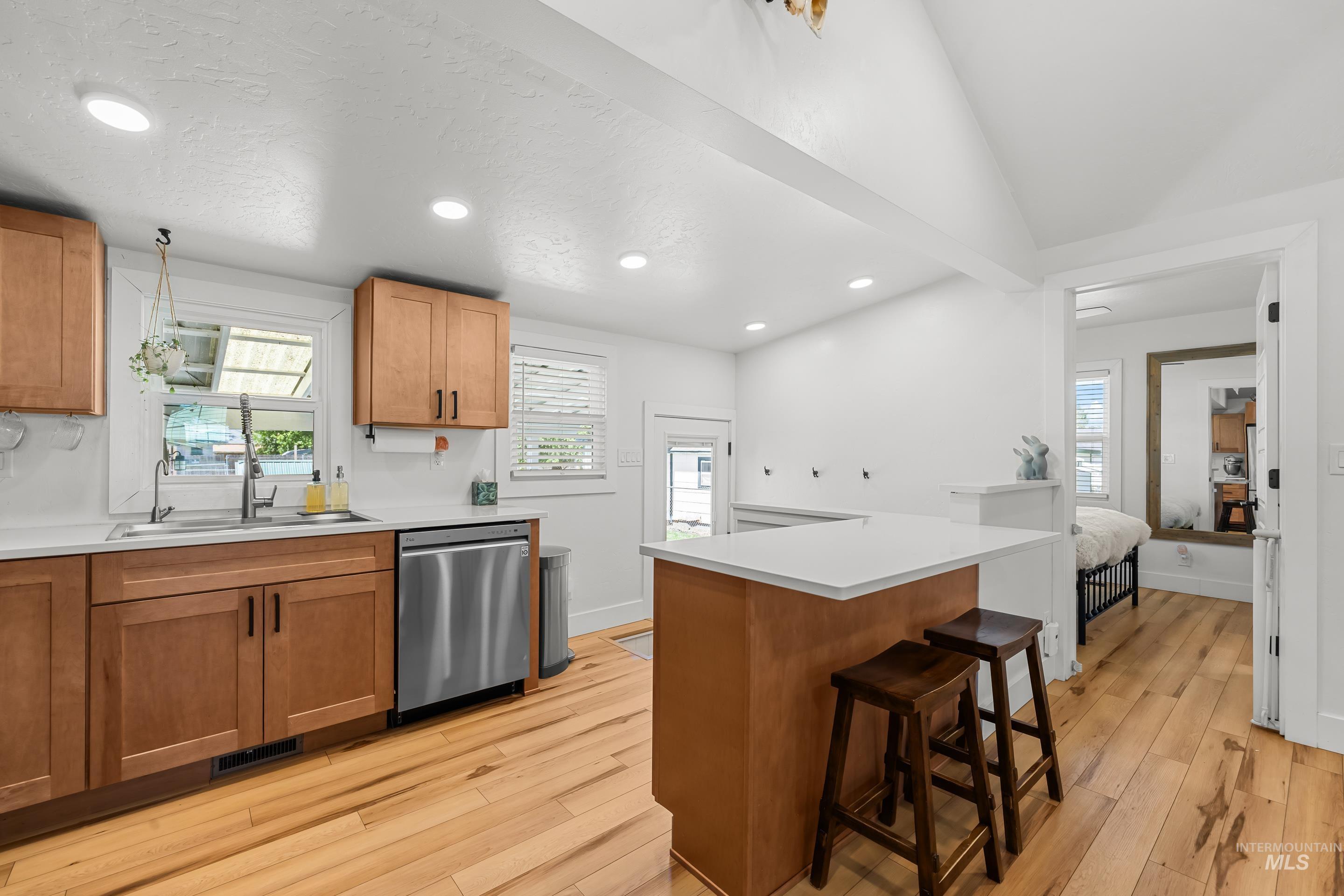 215 S Banner St., Nampa, Idaho 83686, 2 Bedrooms, 1 Bathroom, Residential For Sale, Price $339,900,MLS 98990791