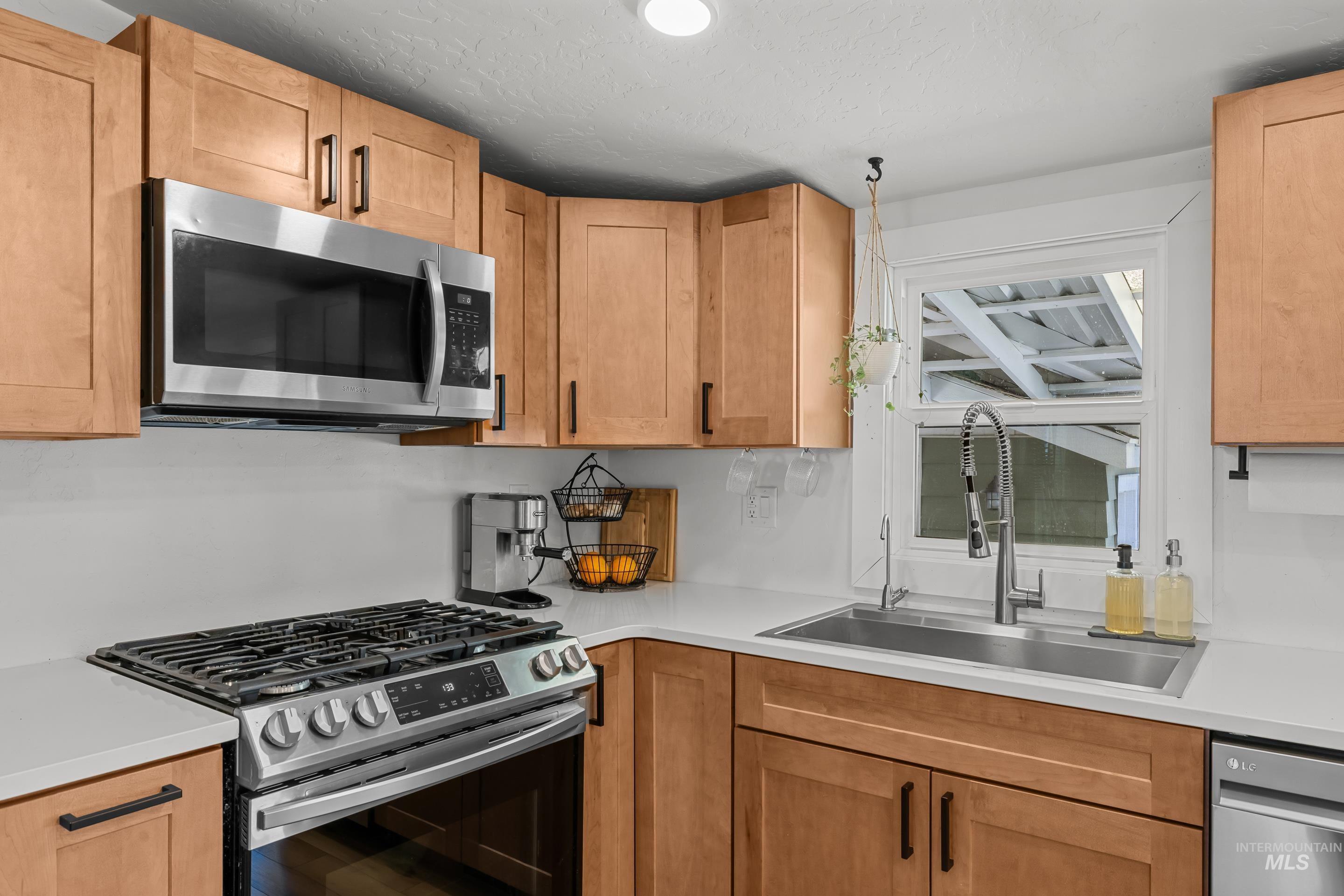 215 S Banner St., Nampa, Idaho 83686, 2 Bedrooms, 1 Bathroom, Residential For Sale, Price $339,900,MLS 98990791