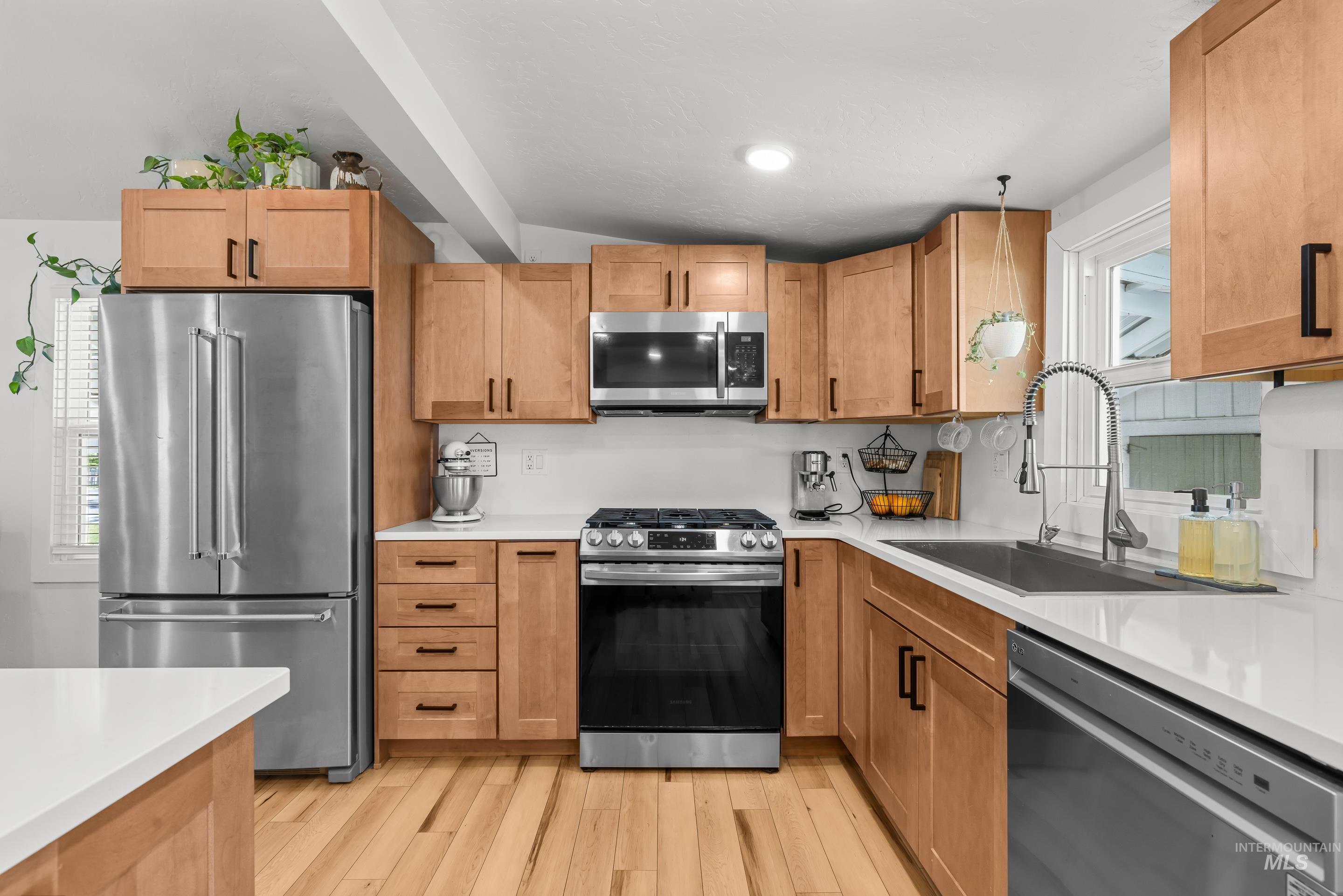 215 S Banner St., Nampa, Idaho 83686, 2 Bedrooms, 1 Bathroom, Residential For Sale, Price $339,900,MLS 98990791