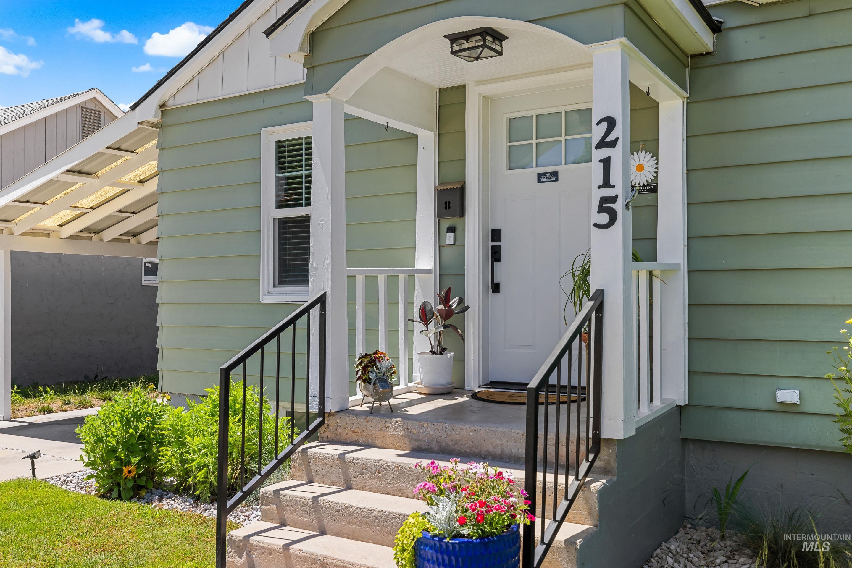 215 S Banner St., Nampa, Idaho 83686, 2 Bedrooms, 1 Bathroom, Residential For Sale, Price $339,900,MLS 98990791