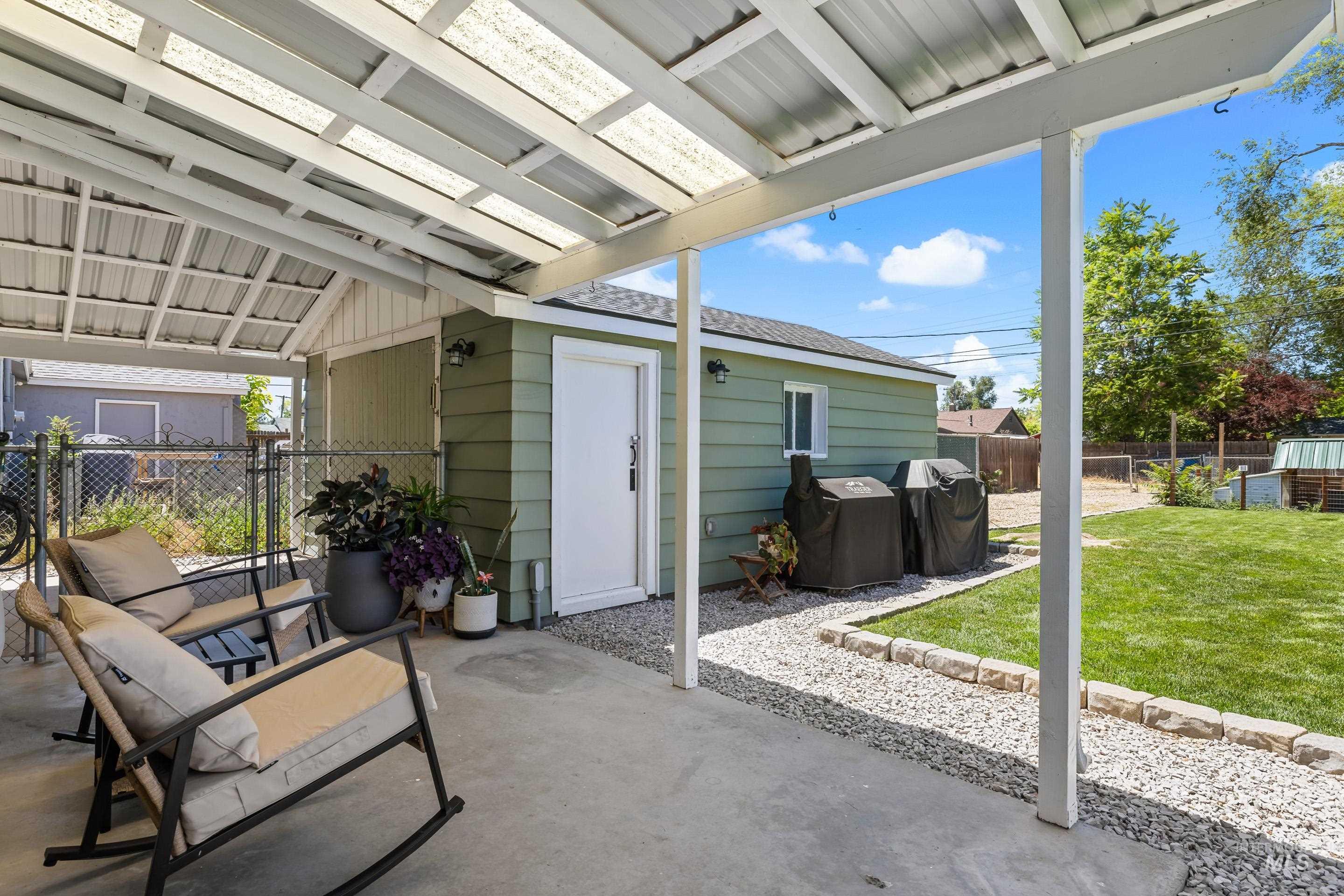 215 S Banner St., Nampa, Idaho 83686, 2 Bedrooms, 1 Bathroom, Residential For Sale, Price $339,900,MLS 98990791