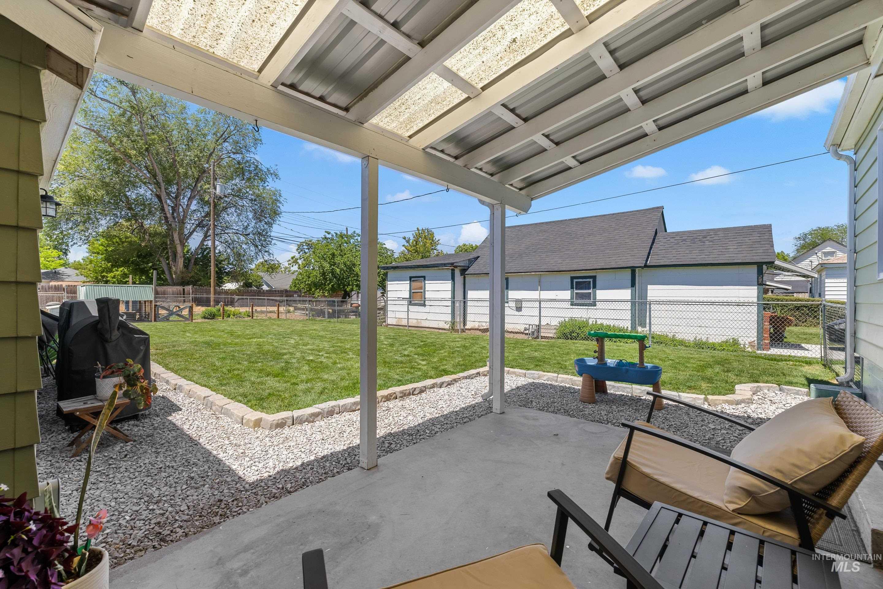 215 S Banner St., Nampa, Idaho 83686, 2 Bedrooms, 1 Bathroom, Residential For Sale, Price $339,900,MLS 98990791