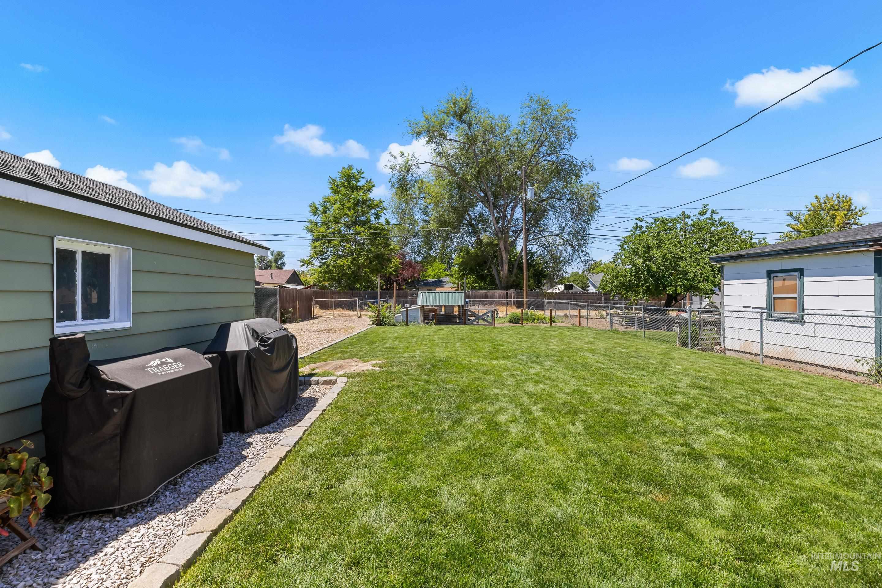 215 S Banner St., Nampa, Idaho 83686, 2 Bedrooms, 1 Bathroom, Residential For Sale, Price $339,900,MLS 98990791