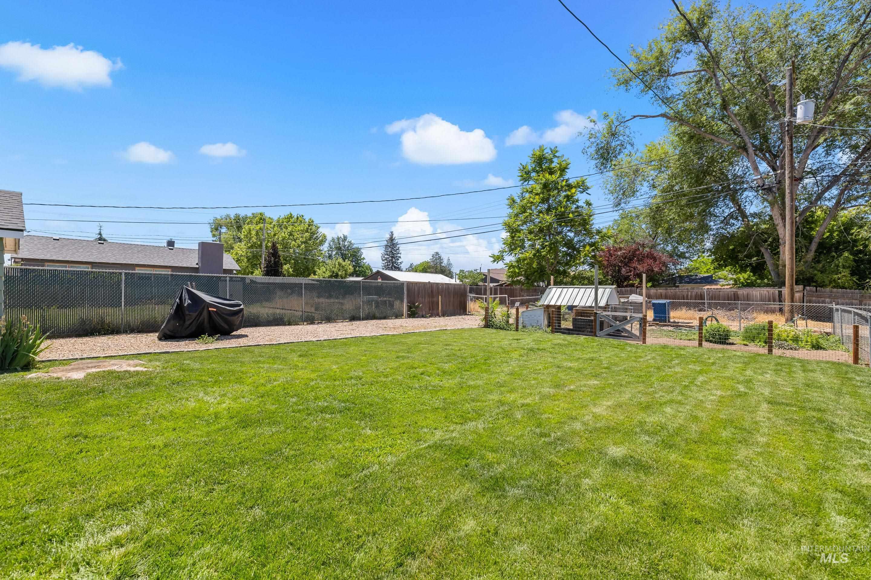 215 S Banner St., Nampa, Idaho 83686, 2 Bedrooms, 1 Bathroom, Residential For Sale, Price $339,900,MLS 98990791