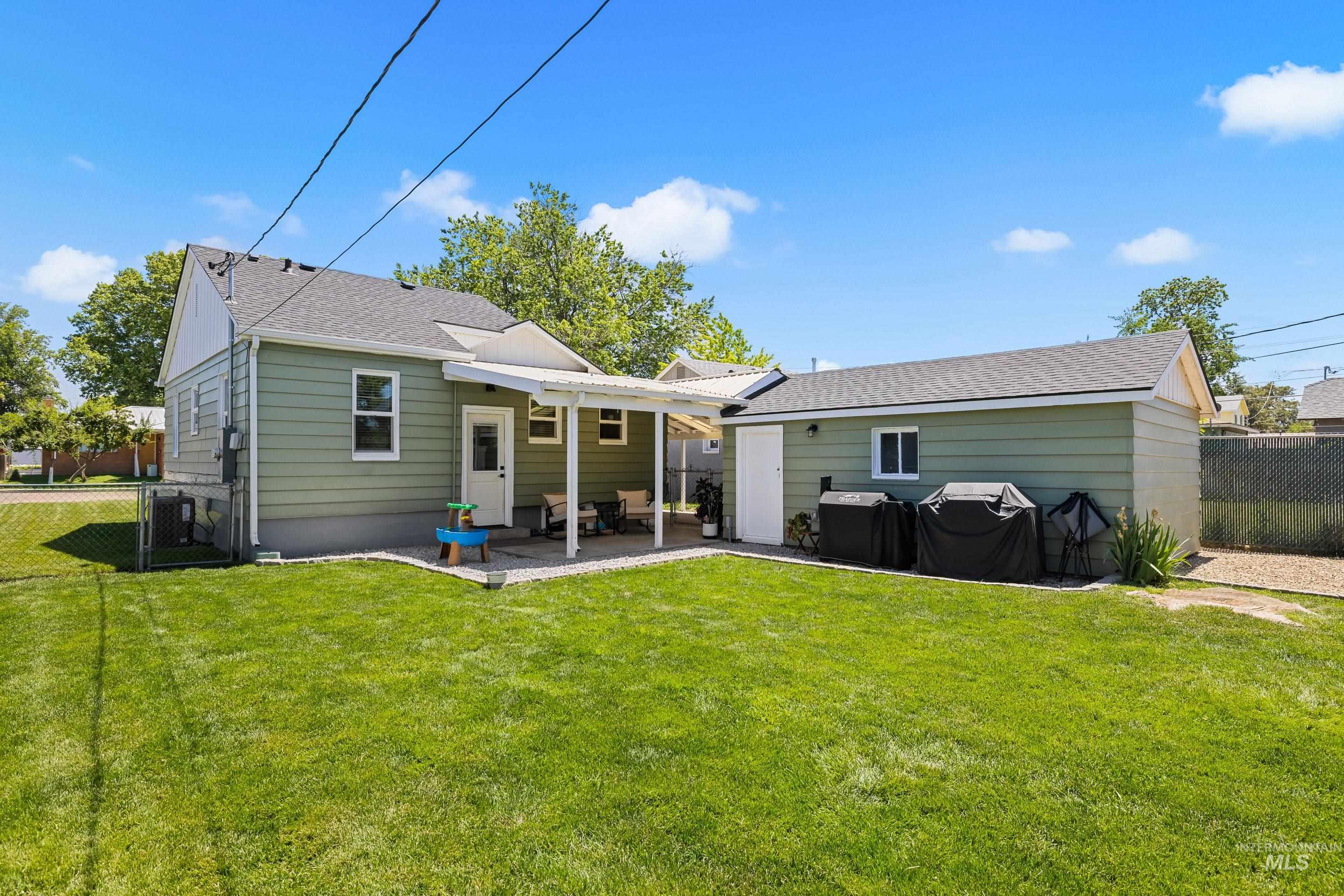 215 S Banner St., Nampa, Idaho 83686, 2 Bedrooms, 1 Bathroom, Residential For Sale, Price $339,900,MLS 98990791
