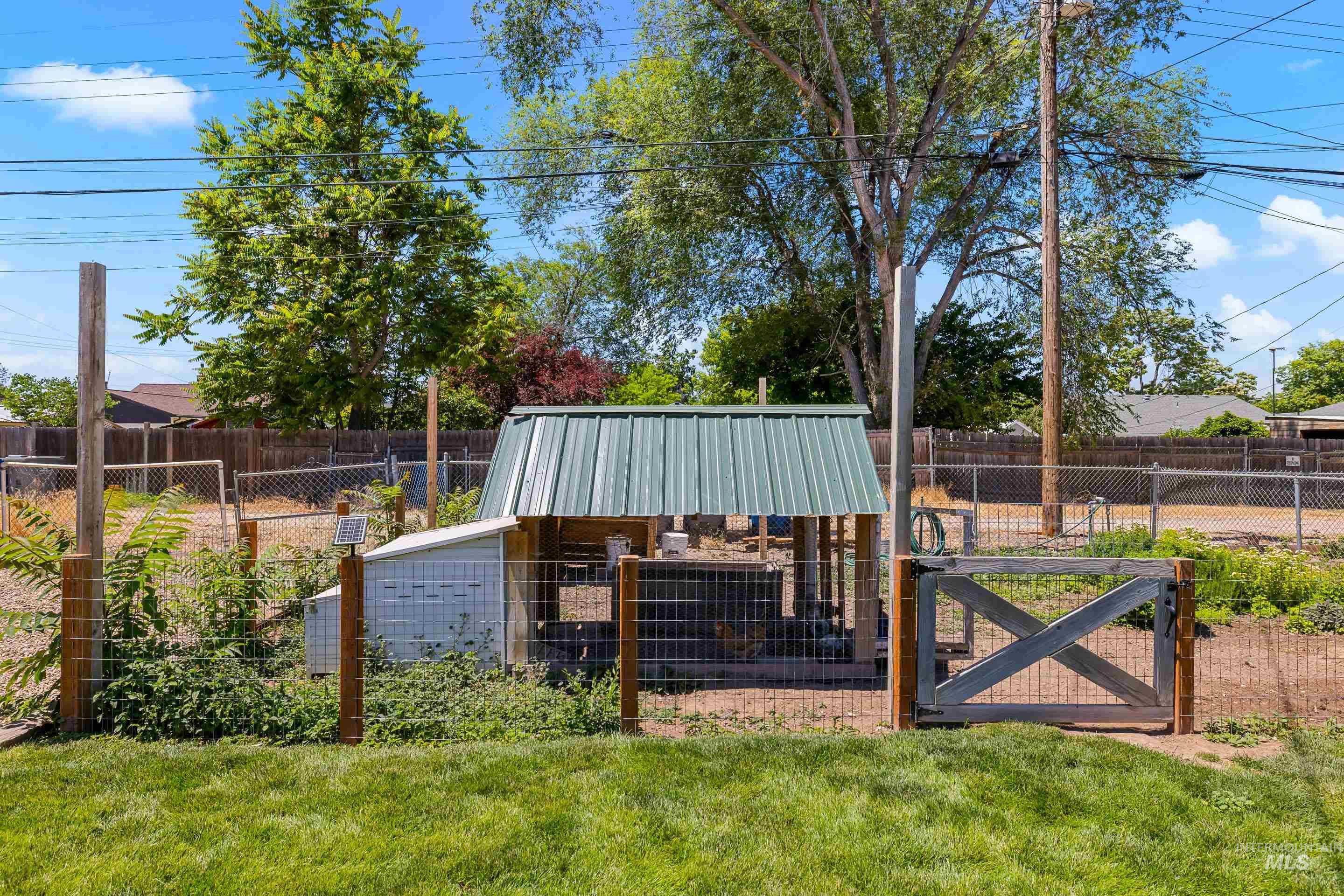 215 S Banner St., Nampa, Idaho 83686, 2 Bedrooms, 1 Bathroom, Residential For Sale, Price $339,900,MLS 98990791