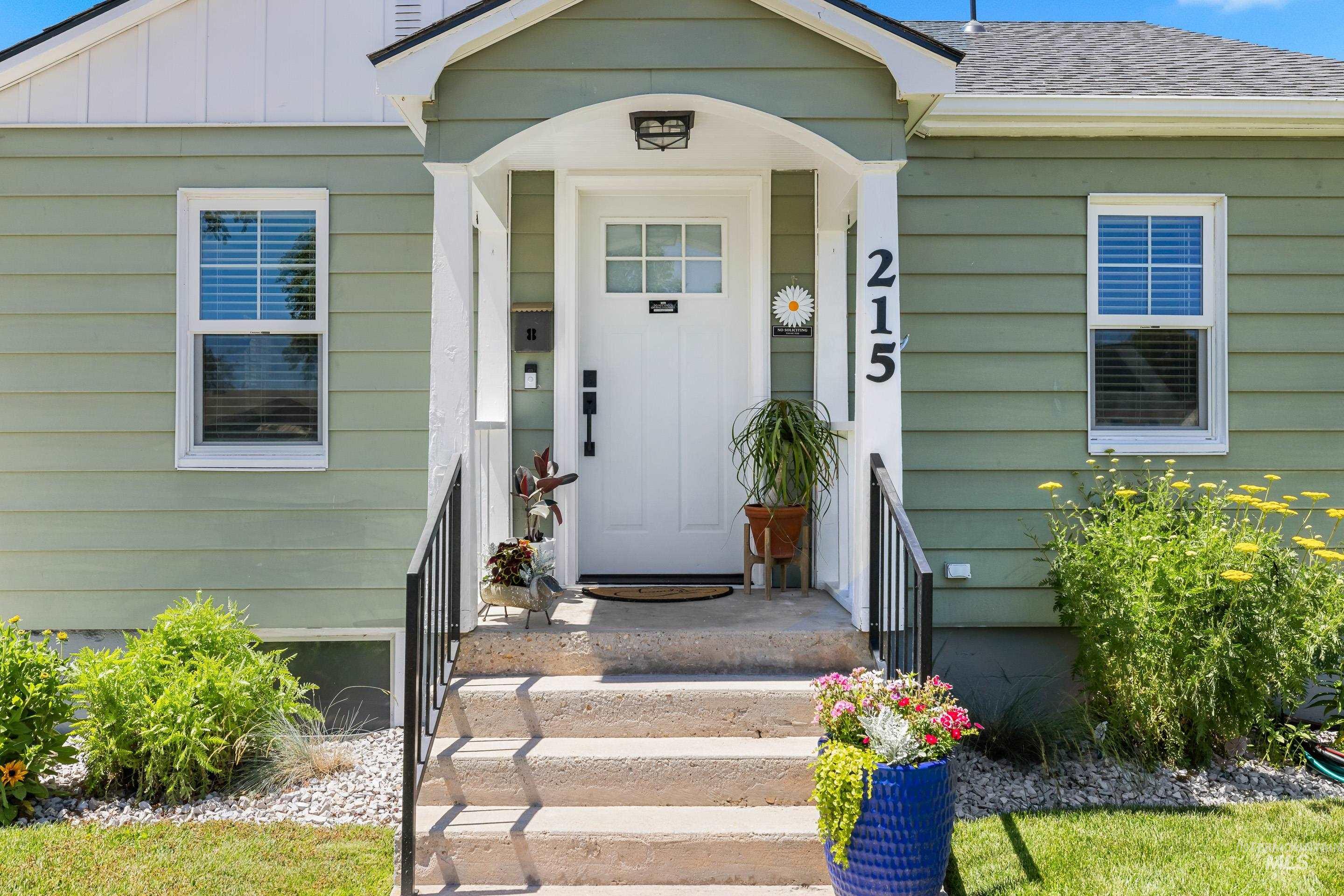 215 S Banner St., Nampa, Idaho 83686, 2 Bedrooms, 1 Bathroom, Residential For Sale, Price $339,900,MLS 98990791