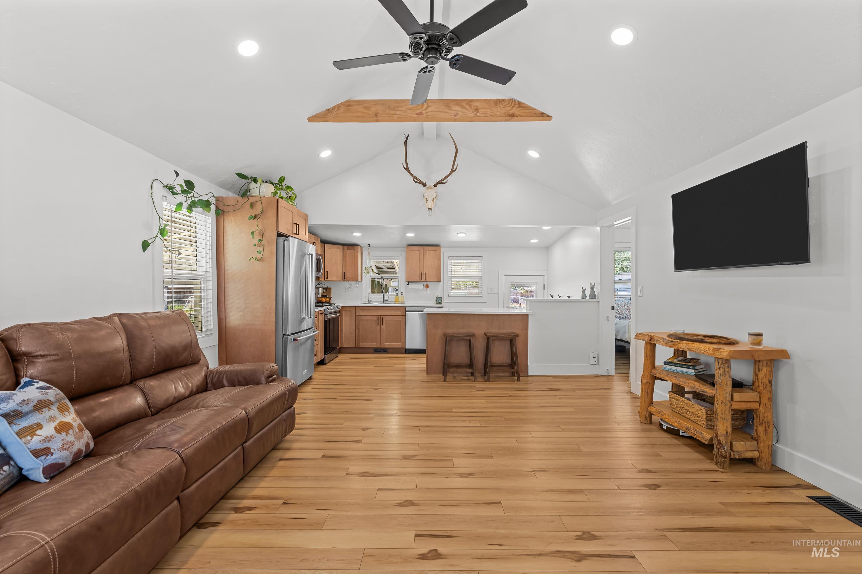 215 S Banner St., Nampa, Idaho 83686, 2 Bedrooms, 1 Bathroom, Residential For Sale, Price $339,900,MLS 98990791