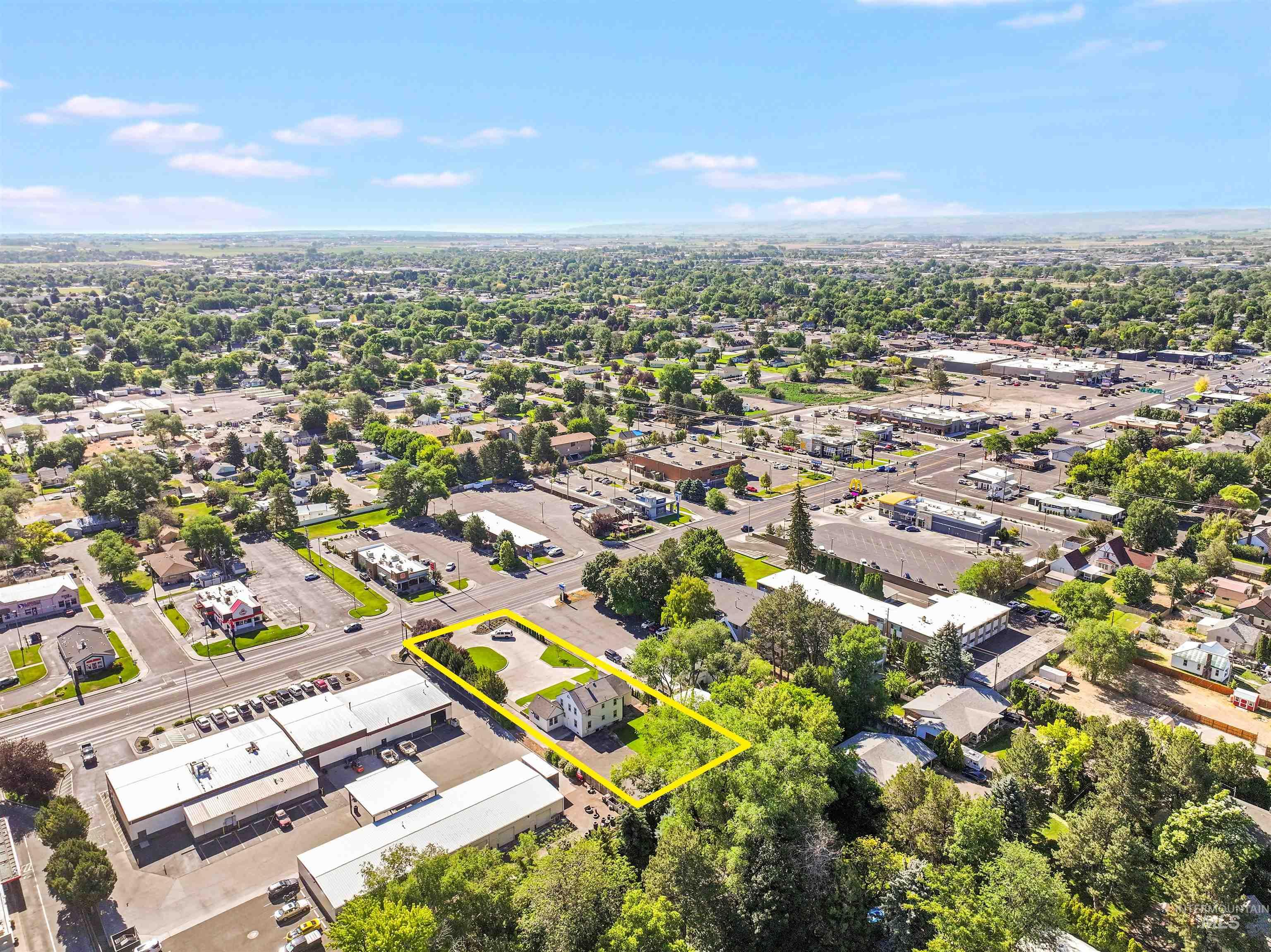 397 Blue Lakes Blvd N, Twin Falls, Idaho 83301, 6 Rooms, Business/Commercial For Sale, Price $950,000,MLS 98990793