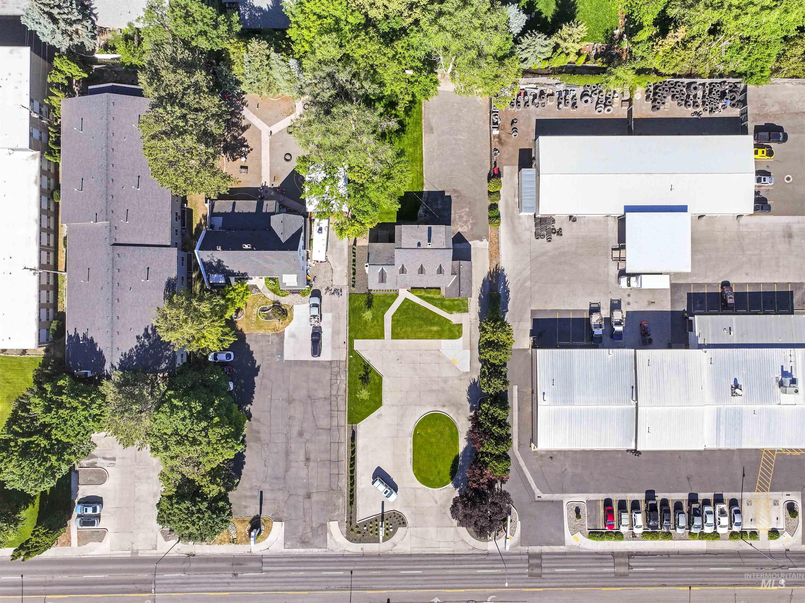 397 Blue Lakes Blvd N, Twin Falls, Idaho 83301, 6 Rooms, Business/Commercial For Sale, Price $950,000,MLS 98990793