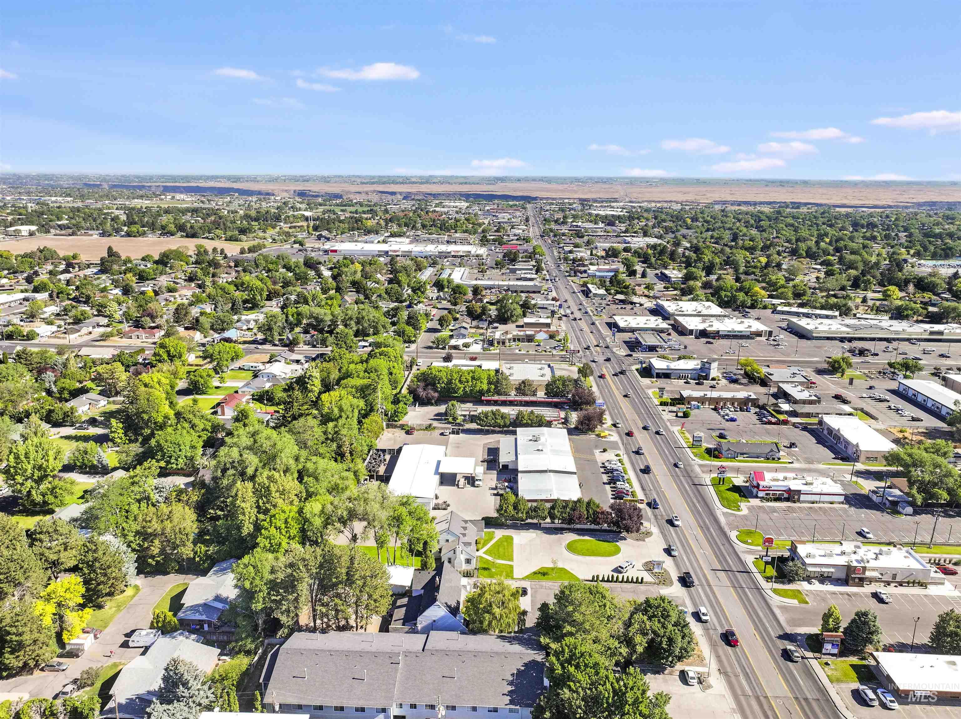 397 Blue Lakes Blvd N, Twin Falls, Idaho 83301, 6 Rooms, Business/Commercial For Sale, Price $950,000,MLS 98990793
