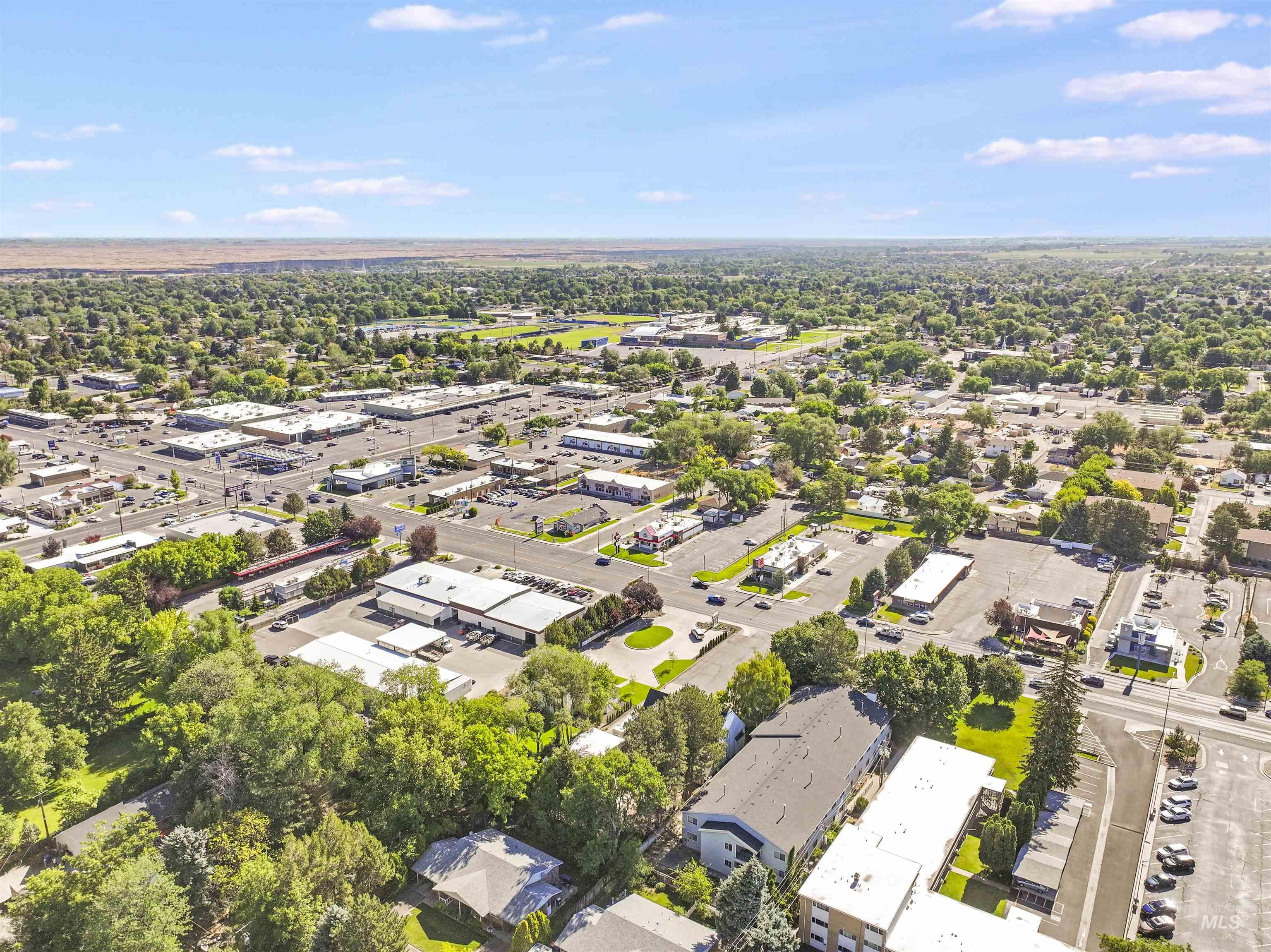 397 Blue Lakes Blvd N, Twin Falls, Idaho 83301, 6 Rooms, Business/Commercial For Sale, Price $950,000,MLS 98990793